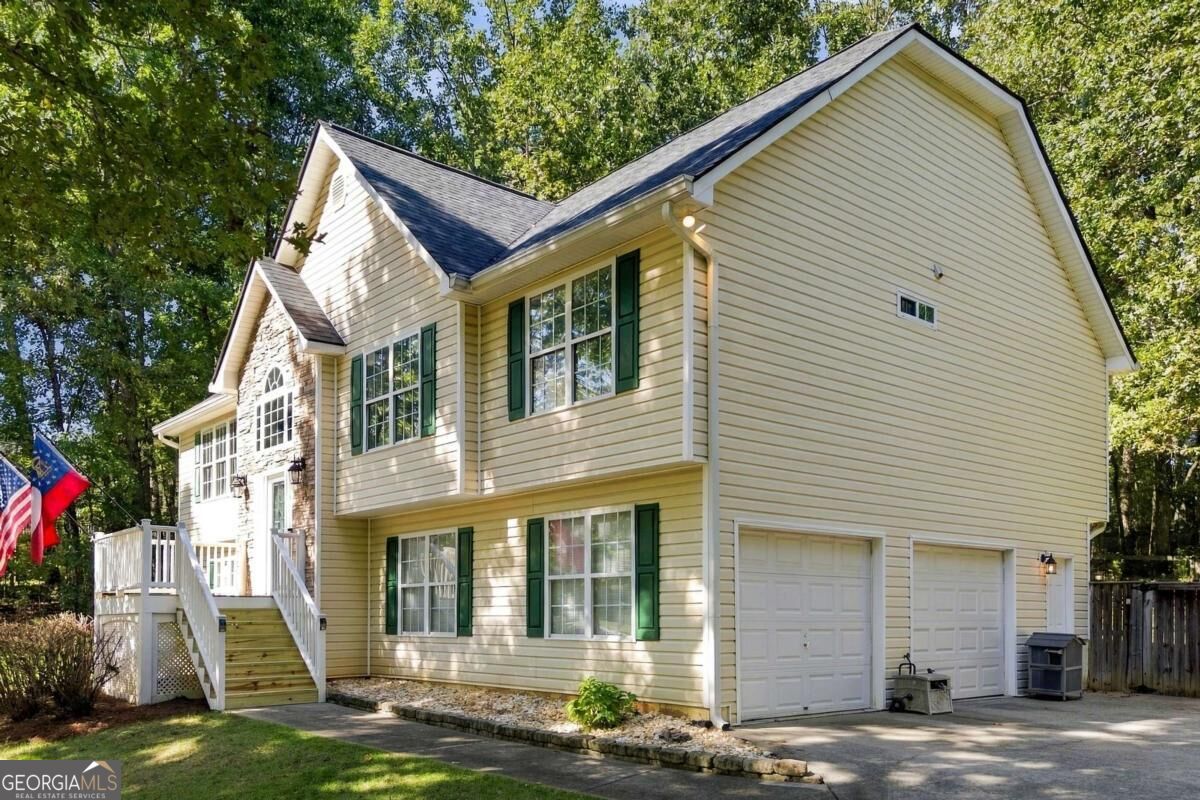 388 Kerry Drive Property Photo 2