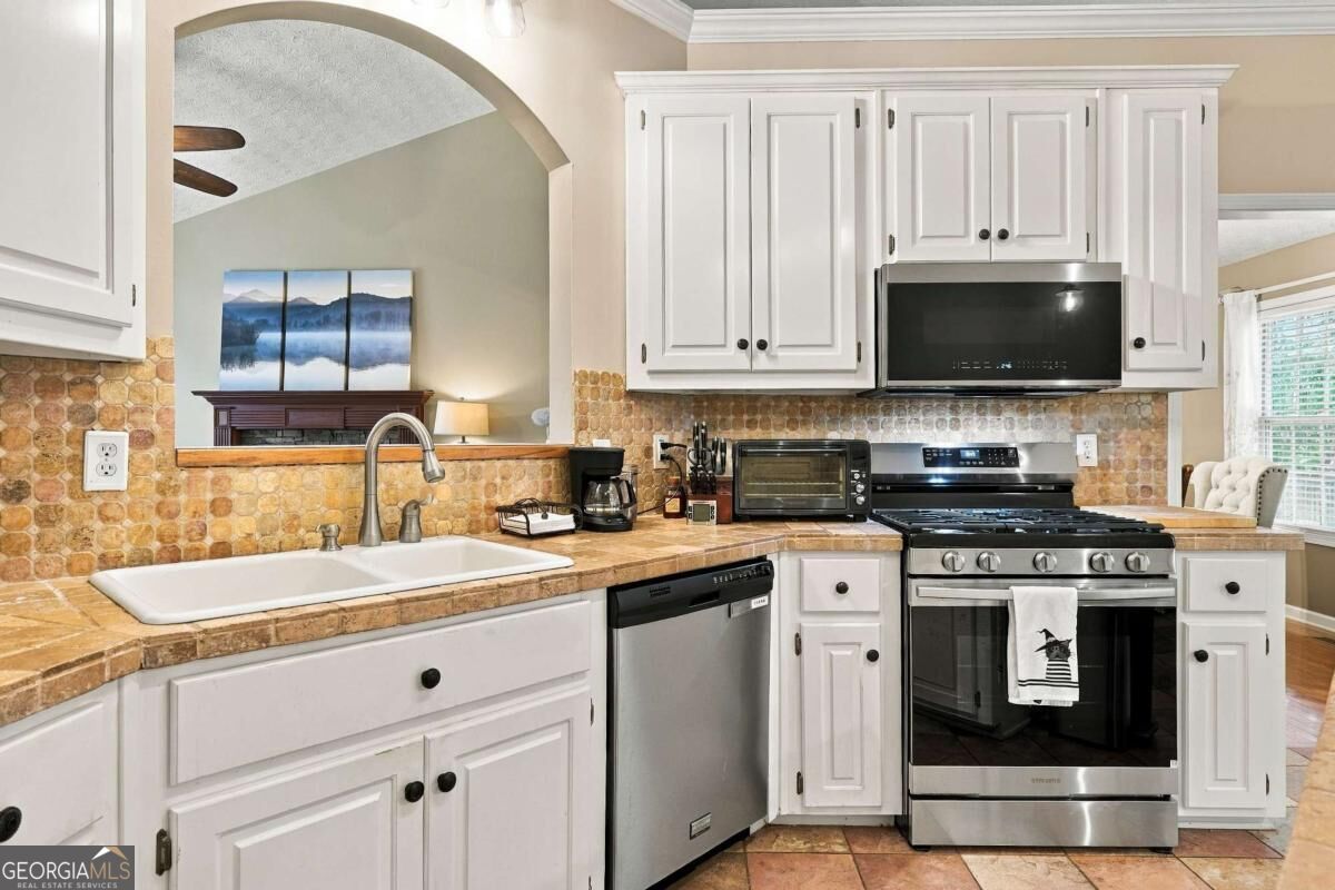388 Kerry Drive Property Photo 7