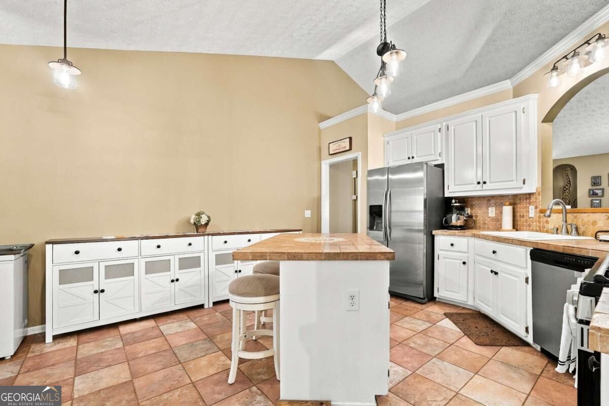 388 Kerry Drive Property Photo 8