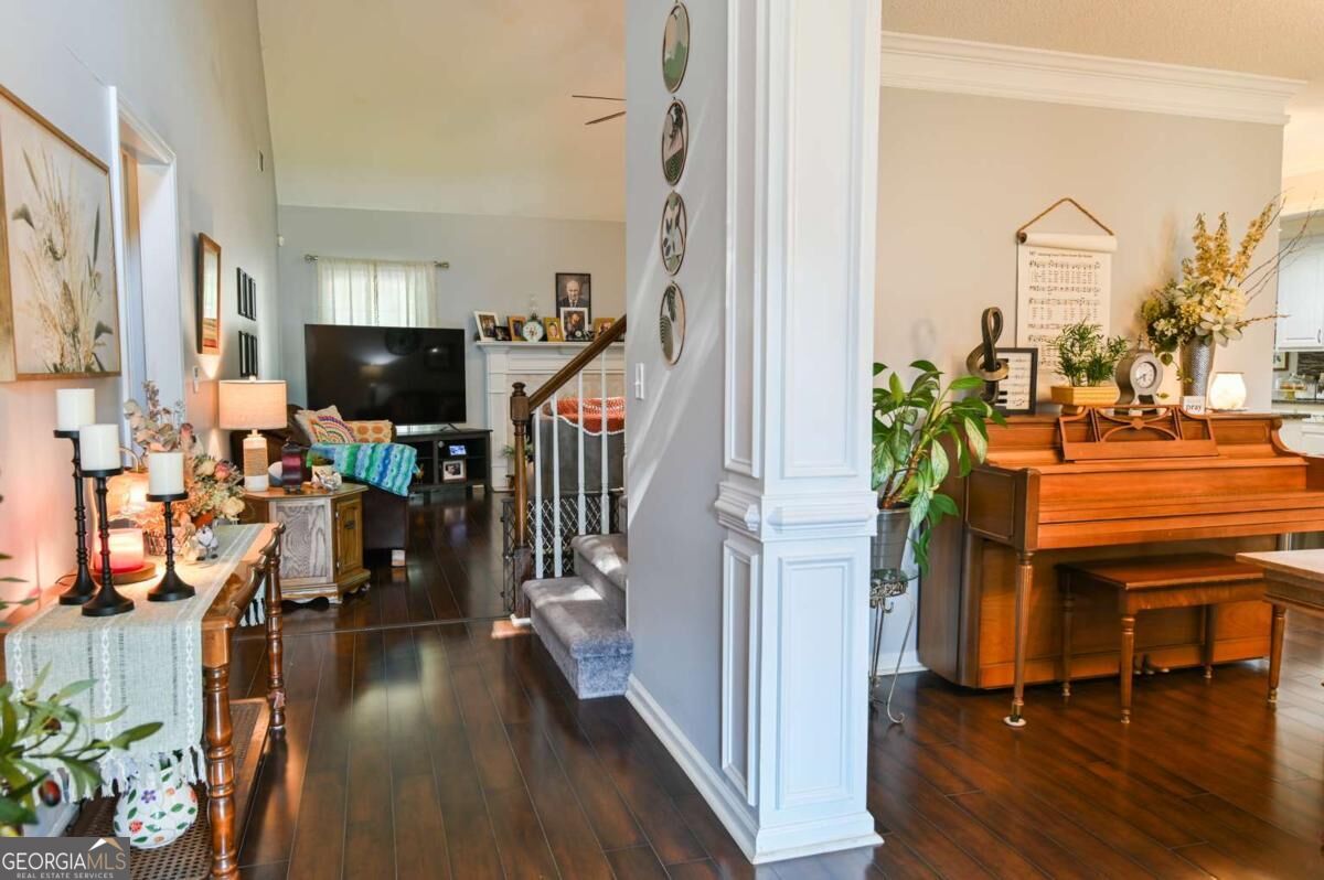385 Glynnshire Court Property Photo 4