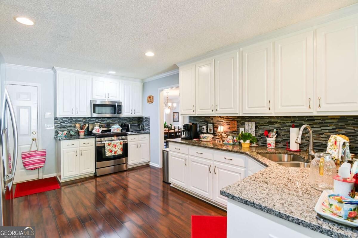 385 Glynnshire Court Property Photo 10