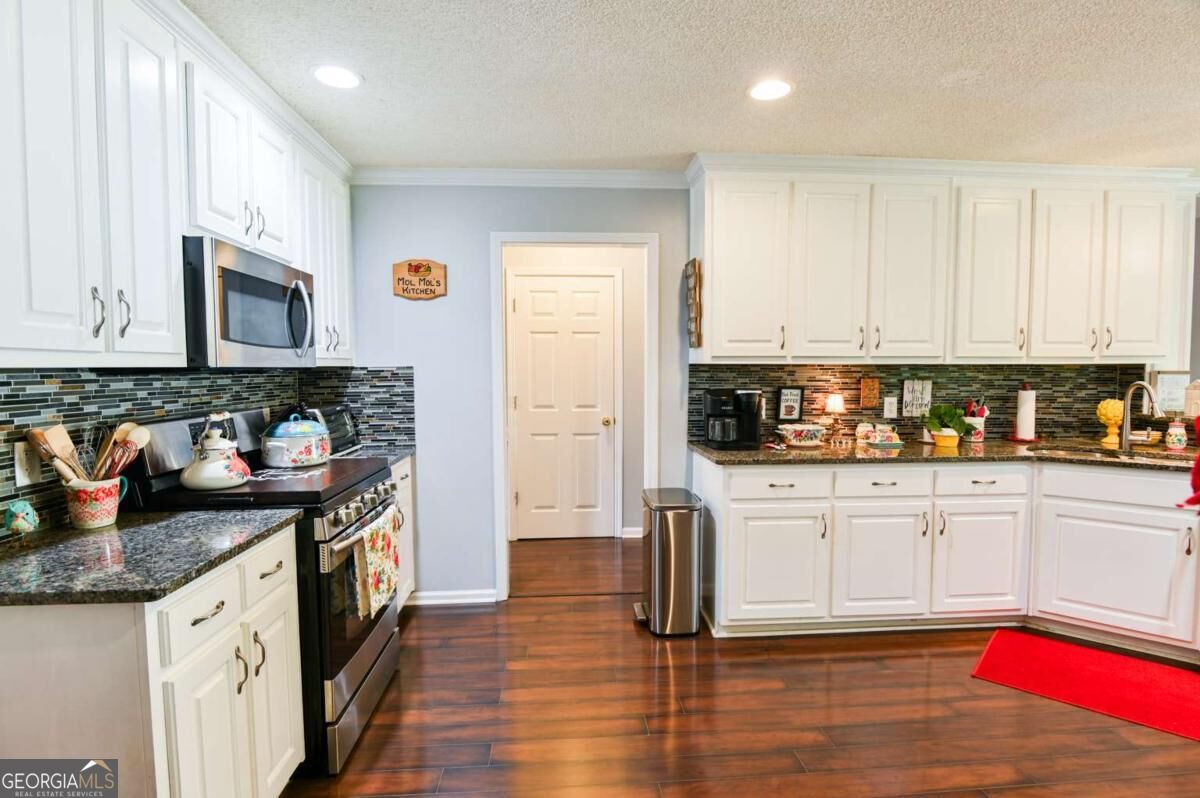 385 Glynnshire Court Property Photo 12