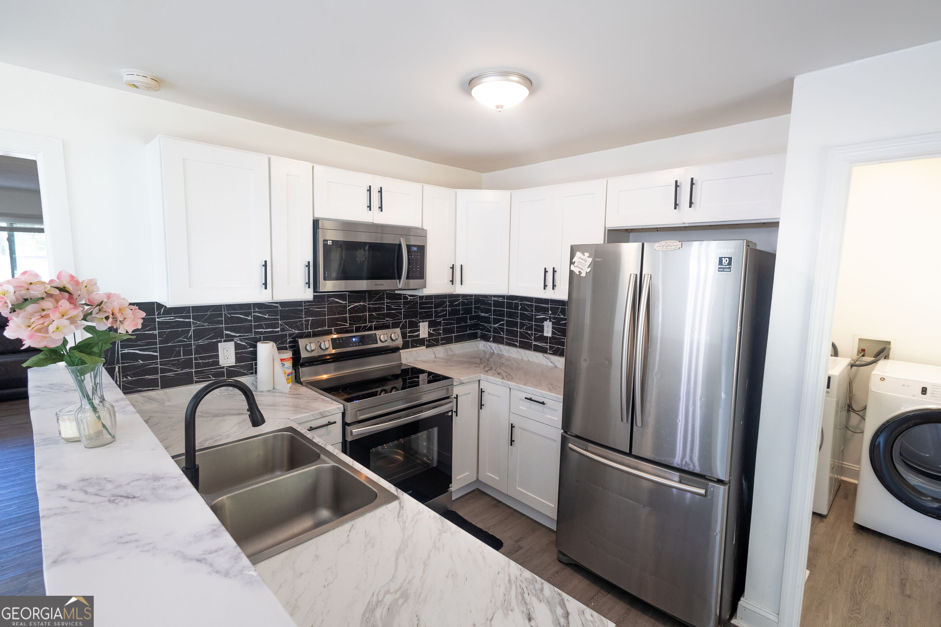 2525 Willis Court Property Photo 5