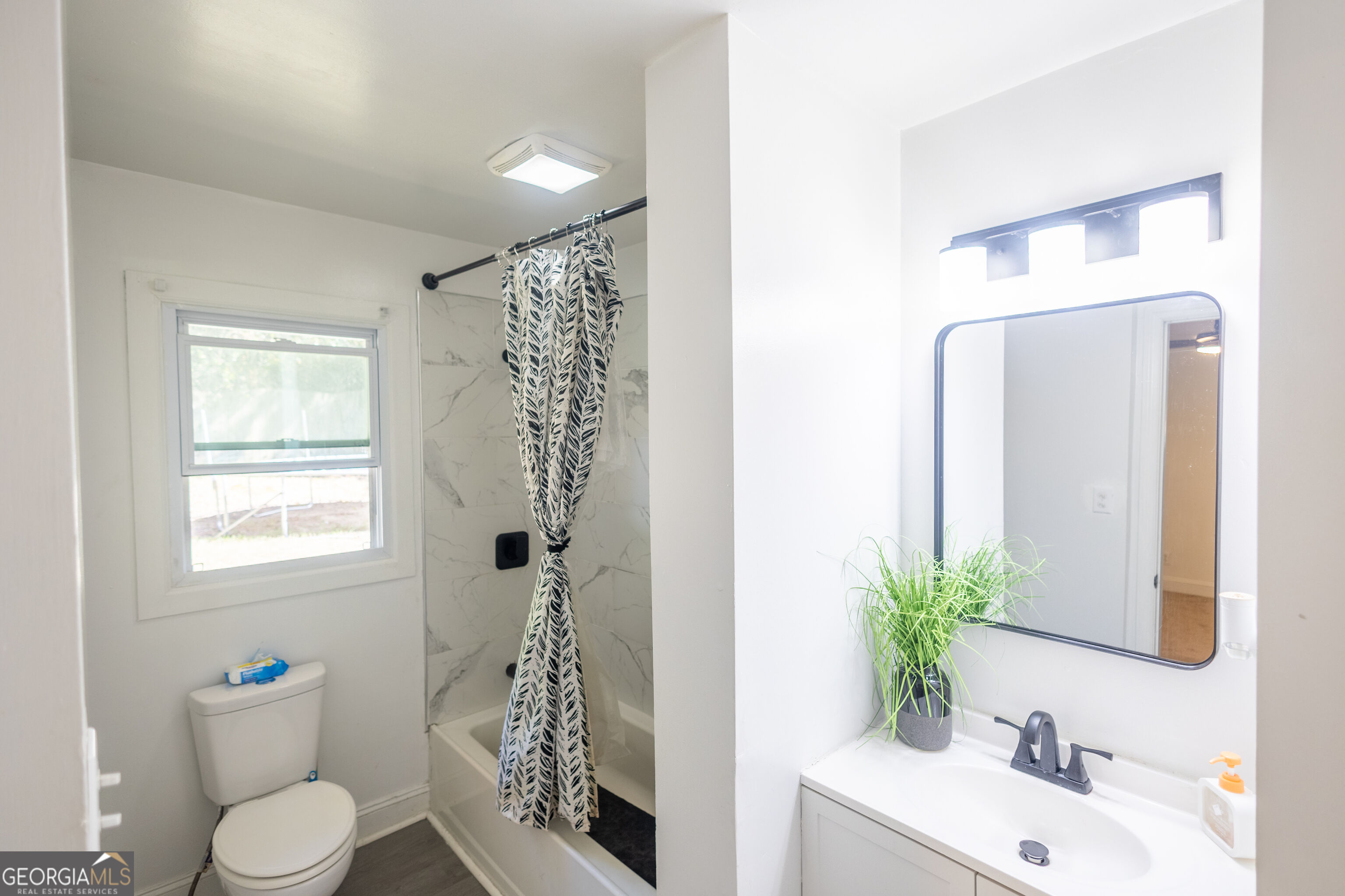 2525 Willis Court Property Photo 11