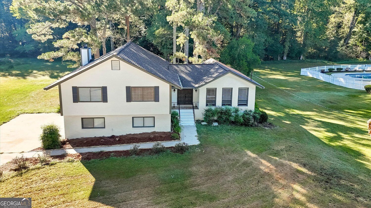 150 Thornton Drive Property Photo 4