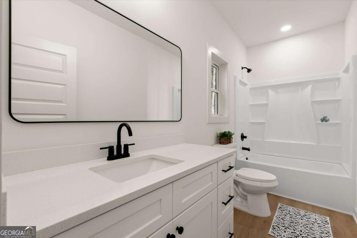 4380 Huntcliff Trace Property Photo 8