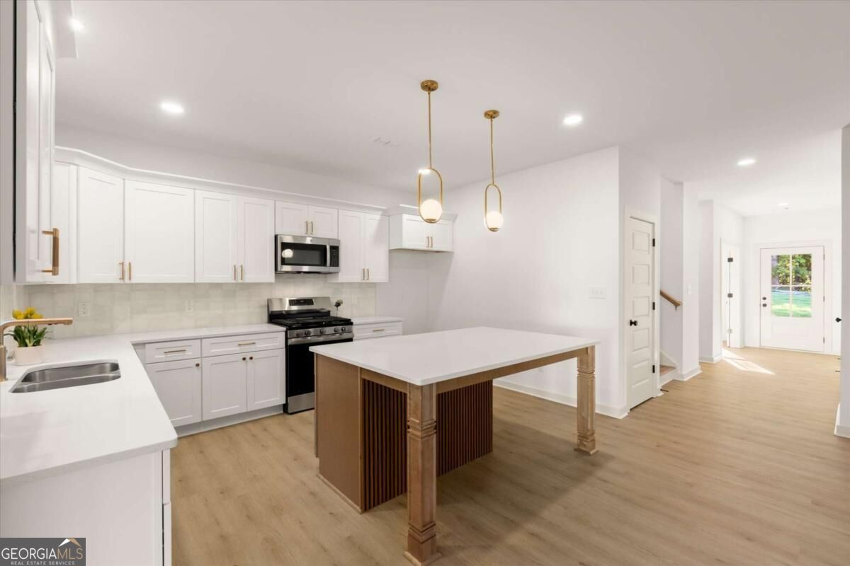 4380 Huntcliff Trace Property Photo 16
