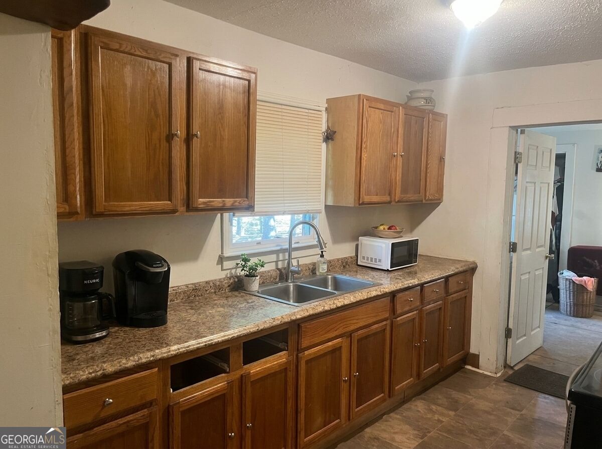 166 Sherwood Circle # 1 Property Photo 4