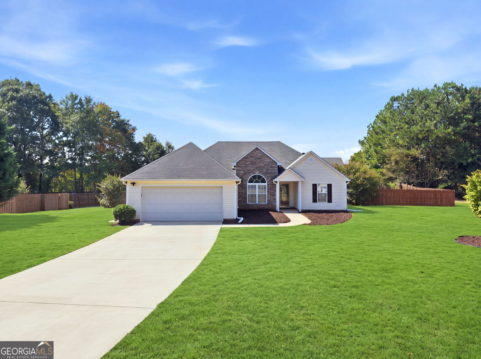 713 Manor Ridge Drive Property Photo 2