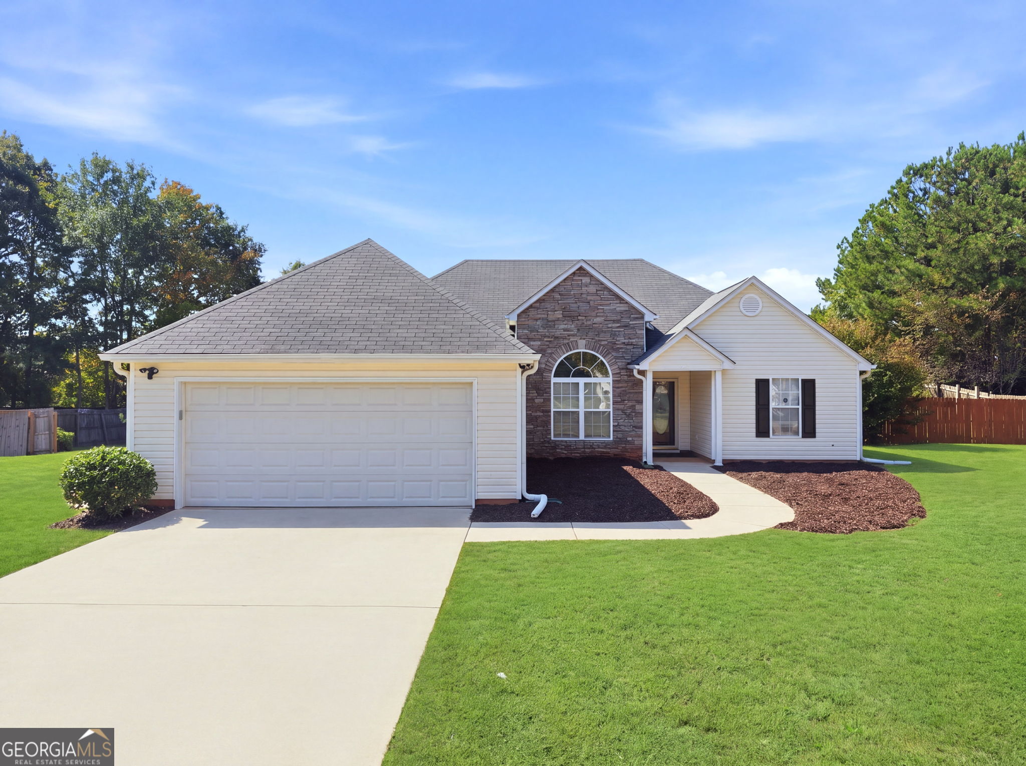 713 Manor Ridge Drive Property Photo 3