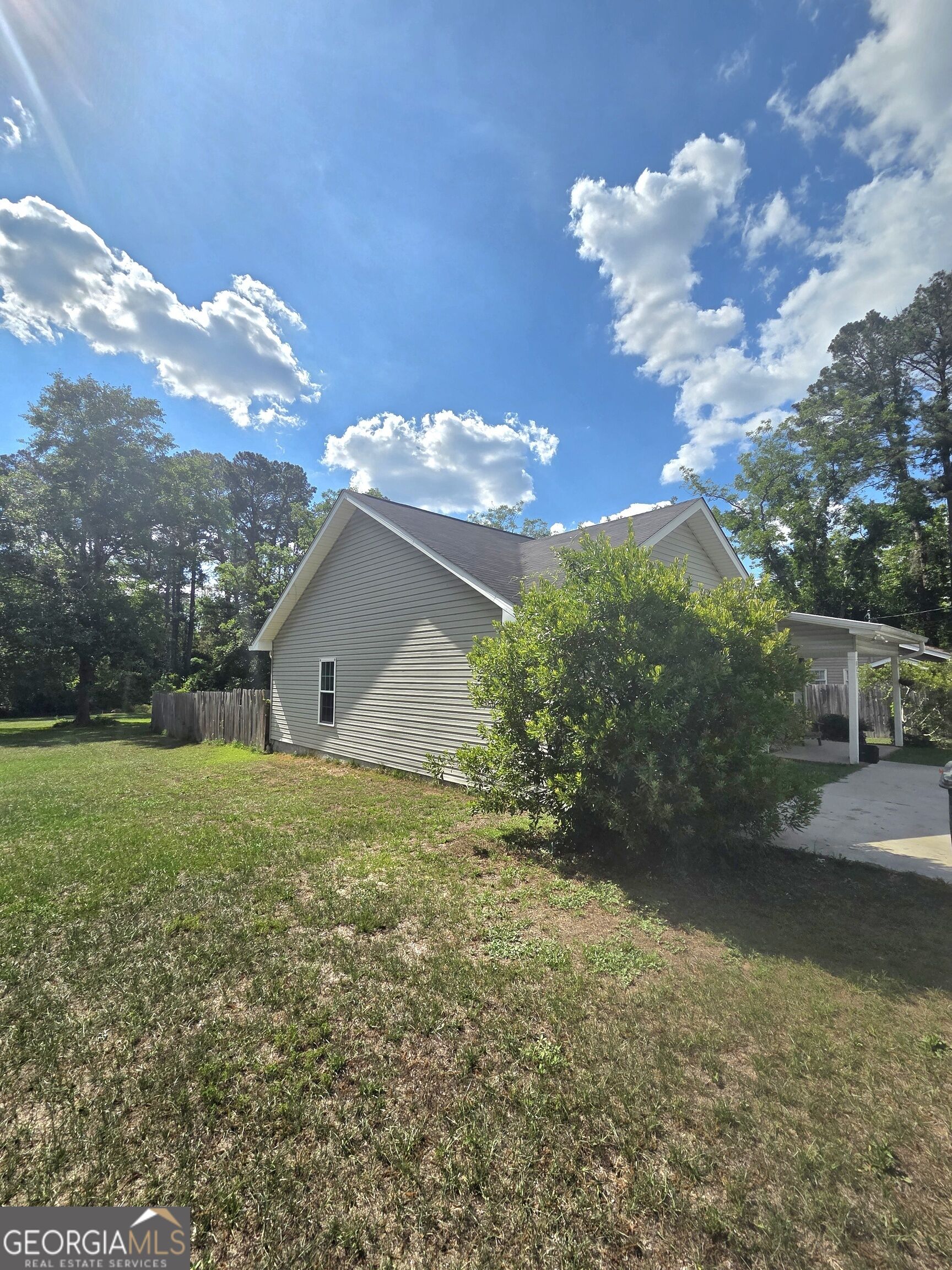 823 N Main Street Property Photo 2