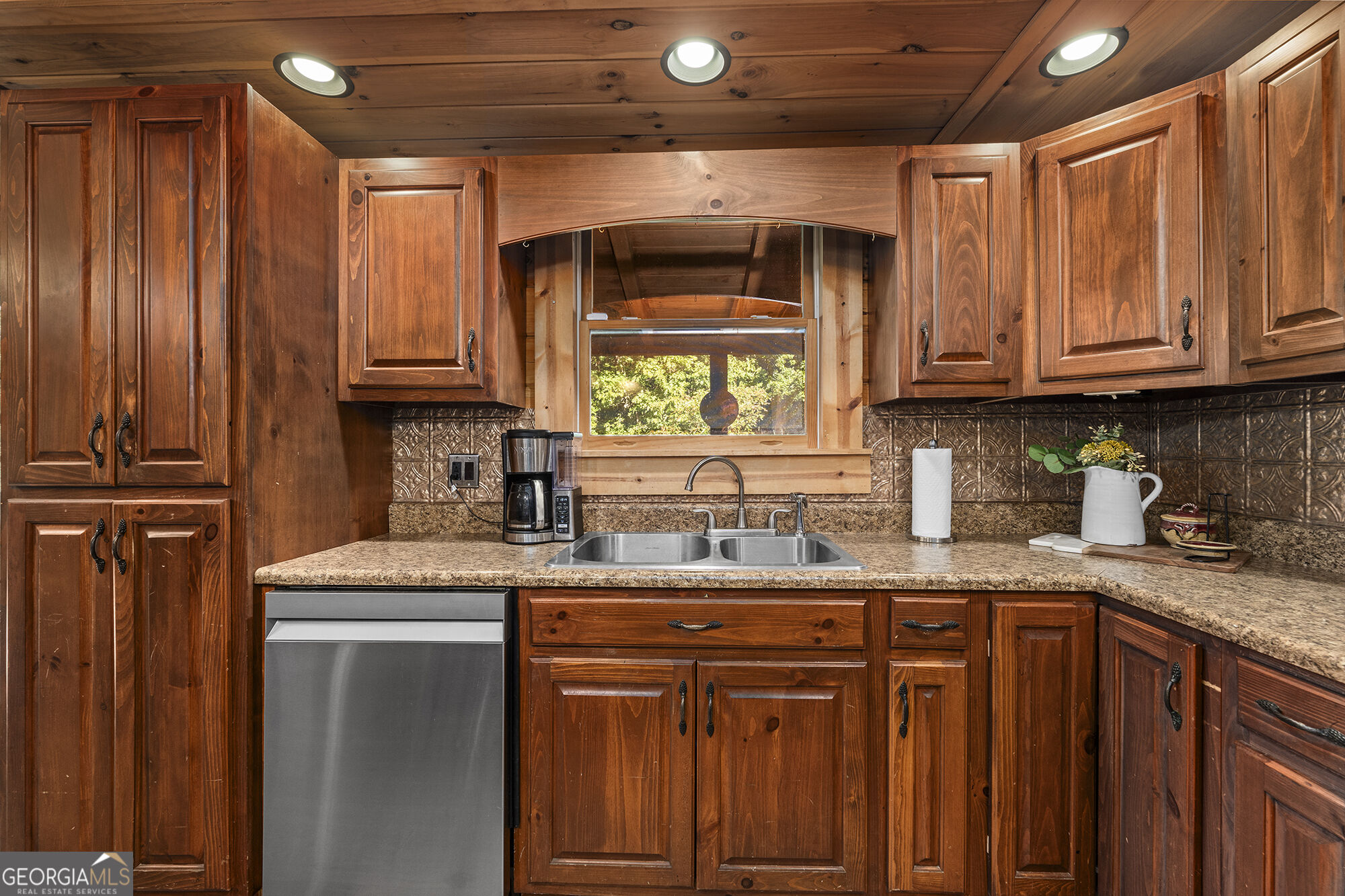 677 E Valley Road Ne Property Photo 15