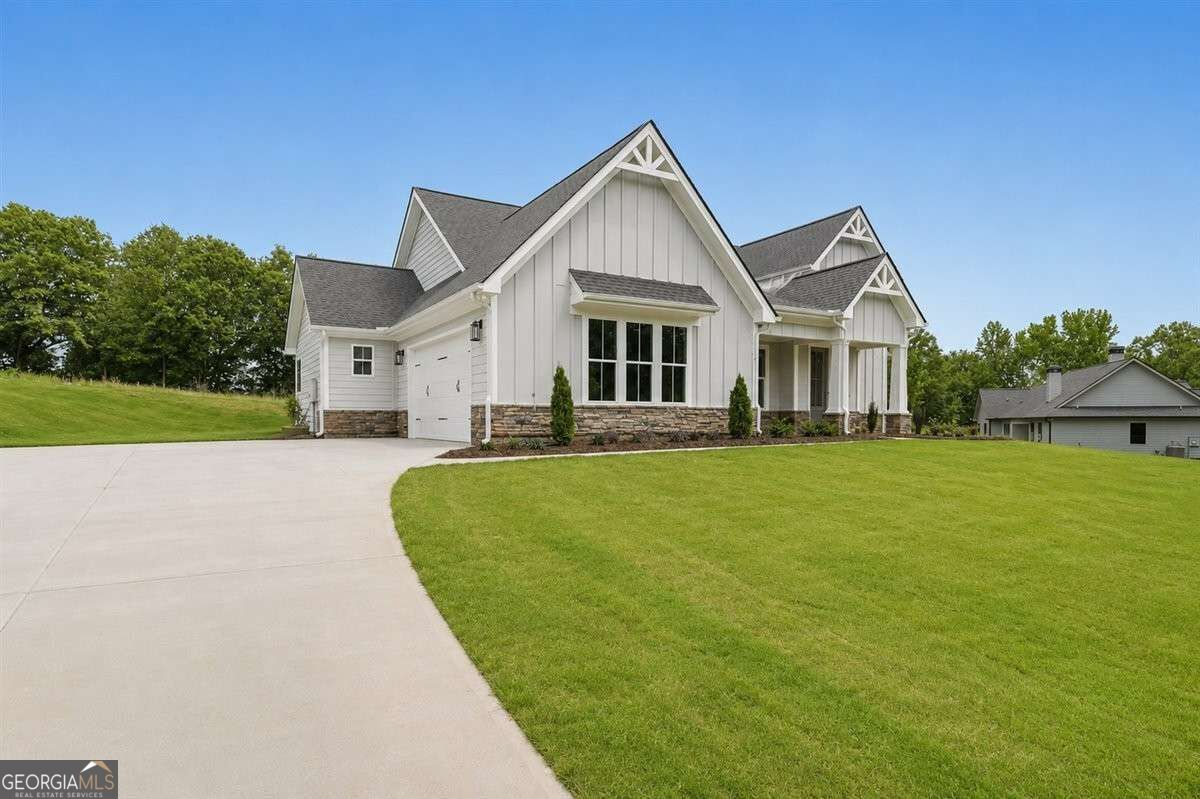 77 Maney Drive Property Photo 3