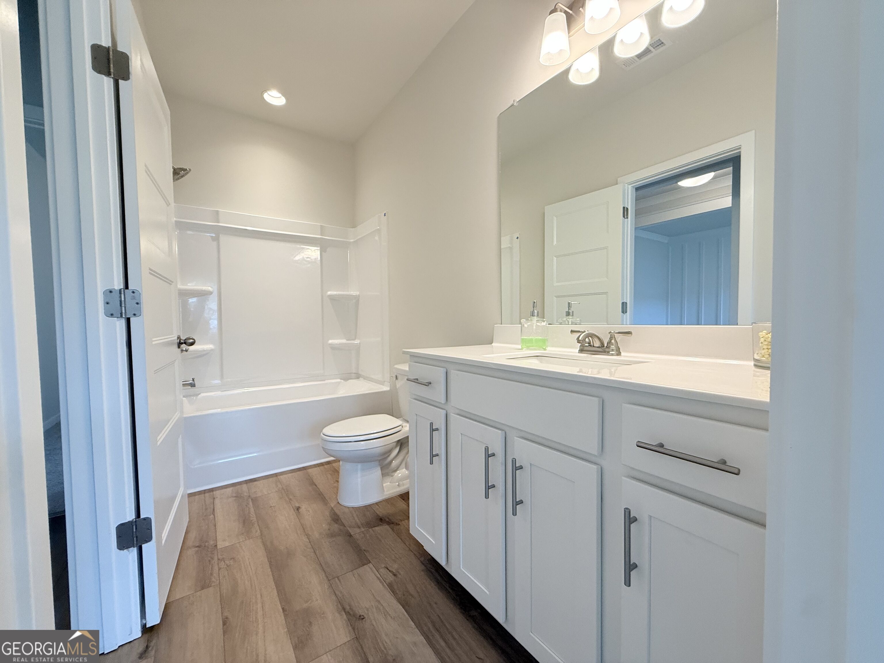 5531 Tullis Drive Property Photo 11