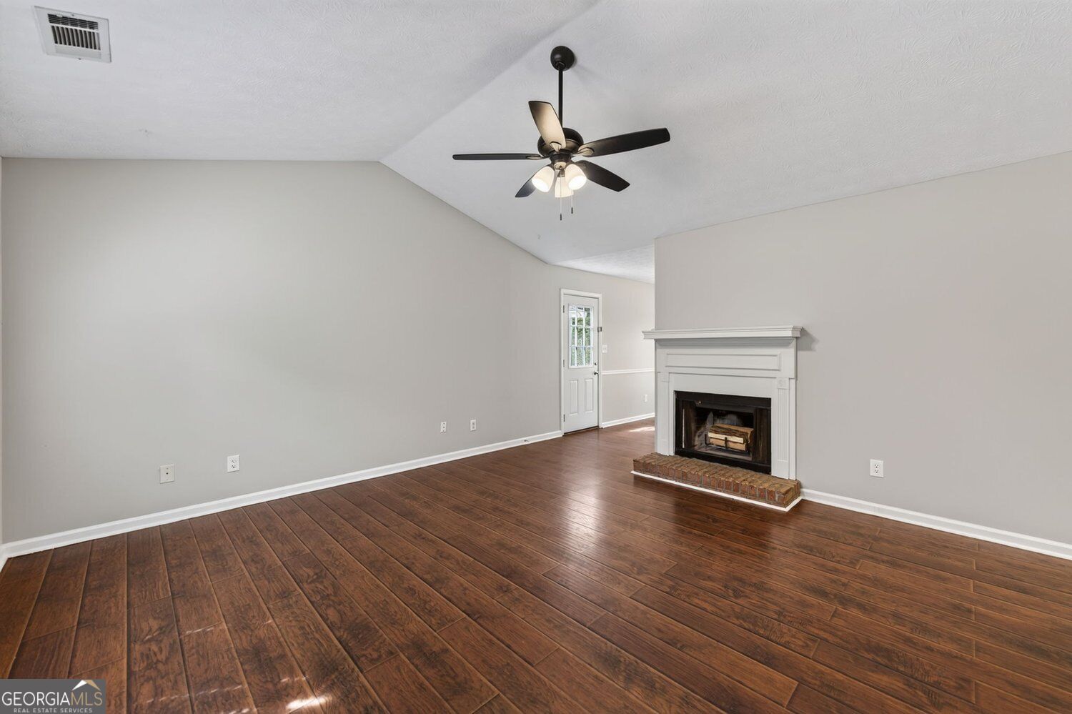 106 Kings Lane Property Photo 6