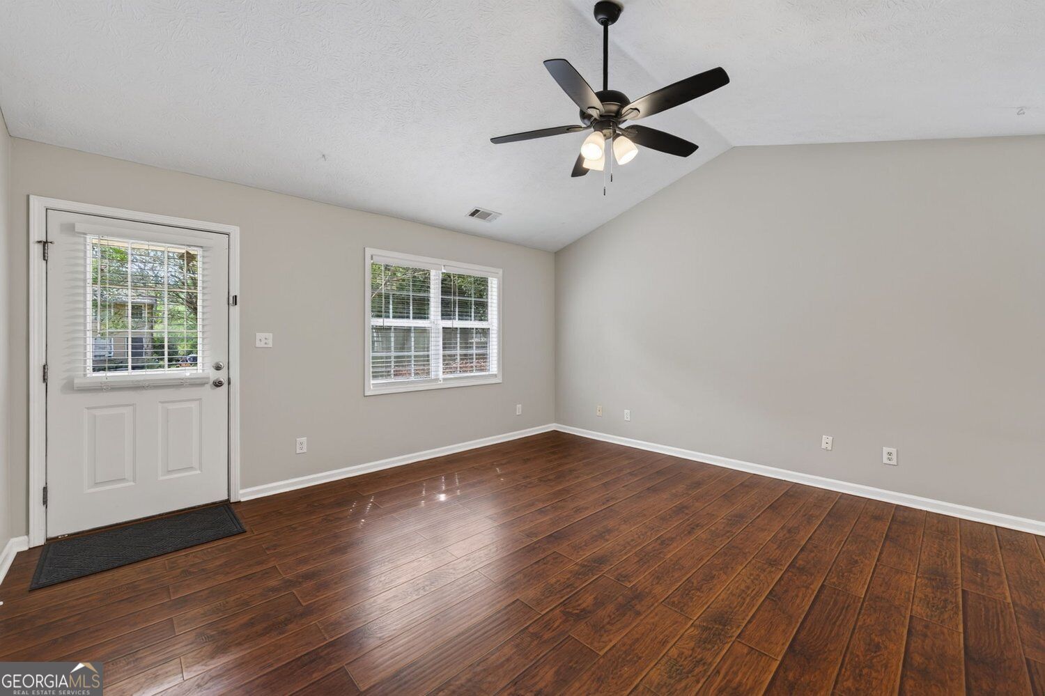106 Kings Lane Property Photo 7