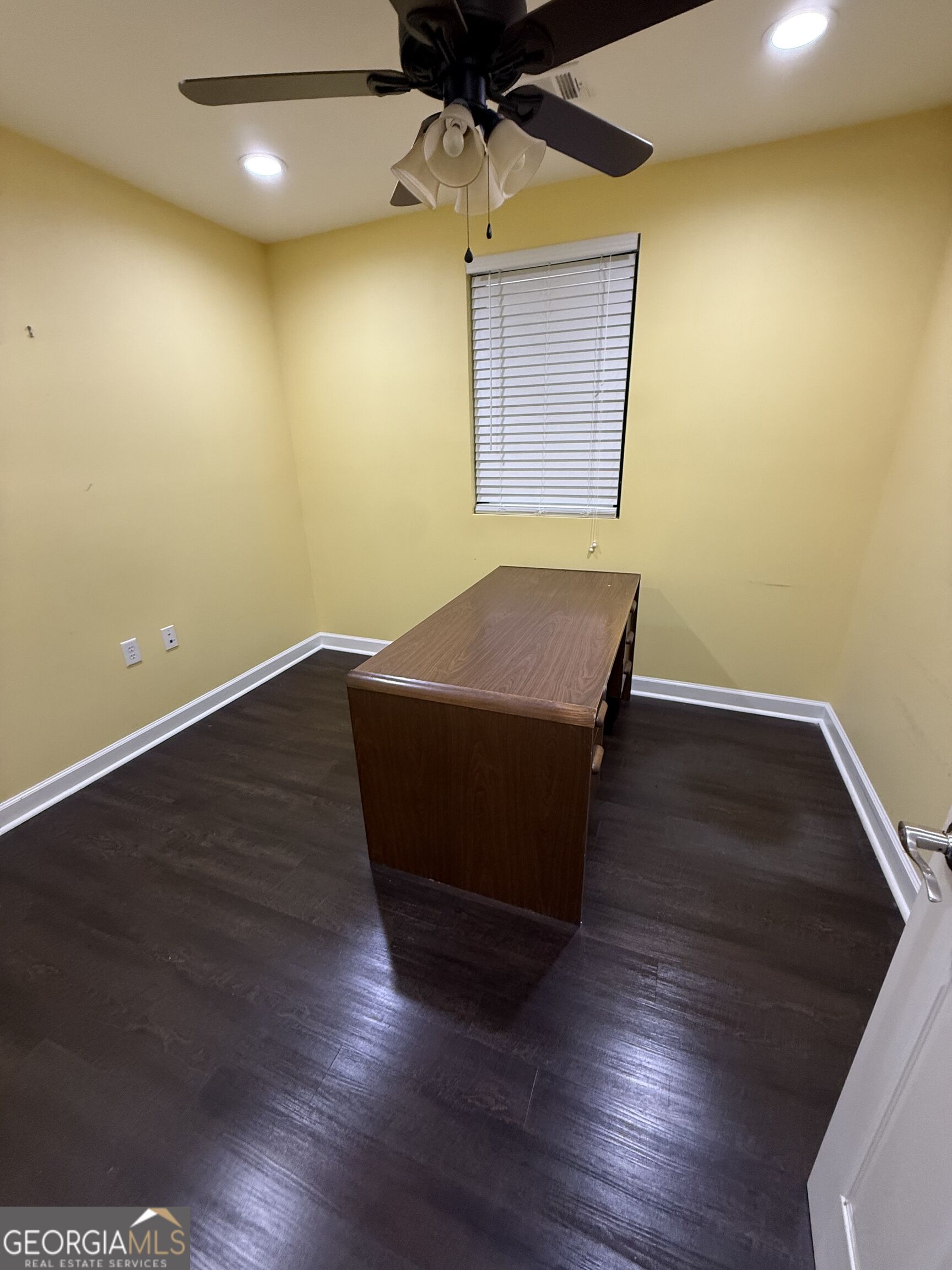 803 E First Street Property Photo 5