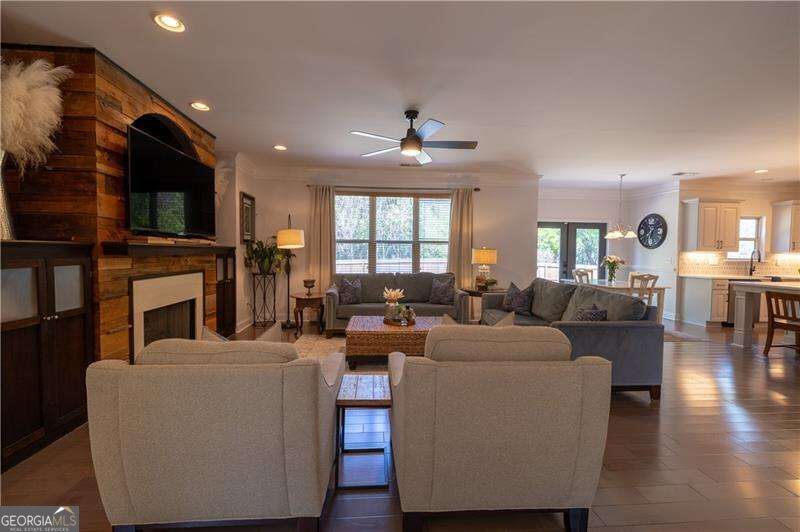 1098 Leybourne Cove Property Photo 6