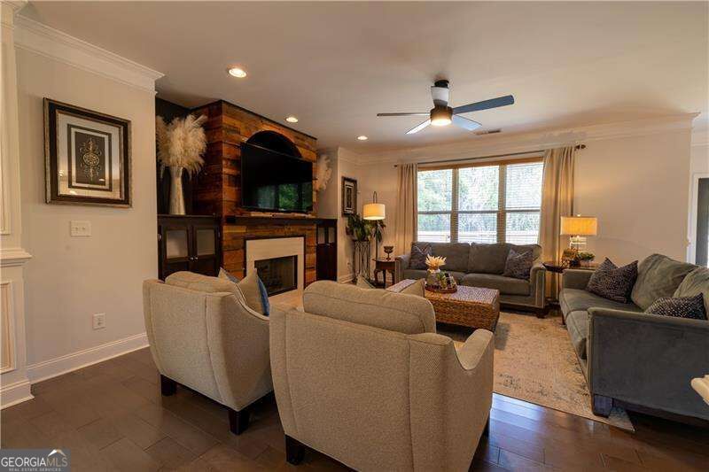 1098 Leybourne Cove Property Photo 7