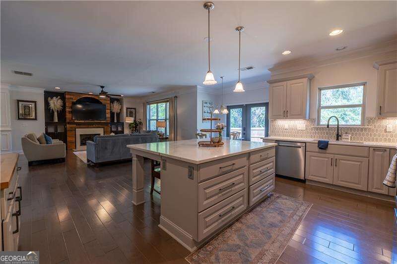 1098 Leybourne Cove Property Photo 10