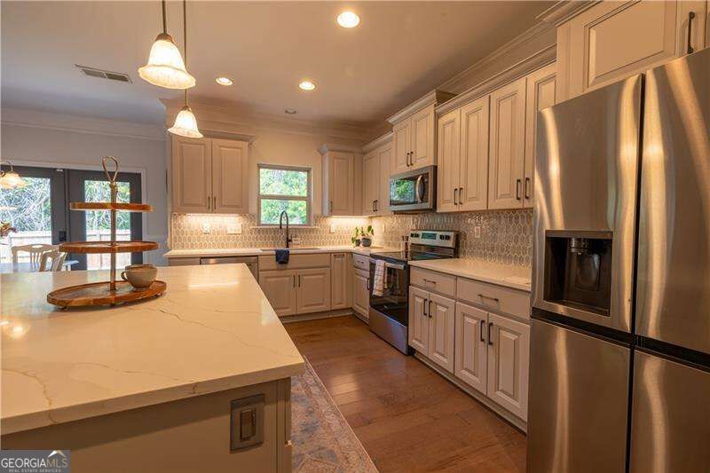 1098 Leybourne Cove Property Photo 13
