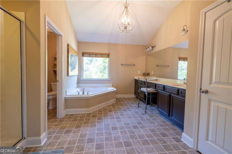 1098 Leybourne Cove Property Photo 33