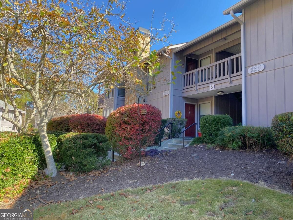 3934 Woodridge Way Property Photo 1