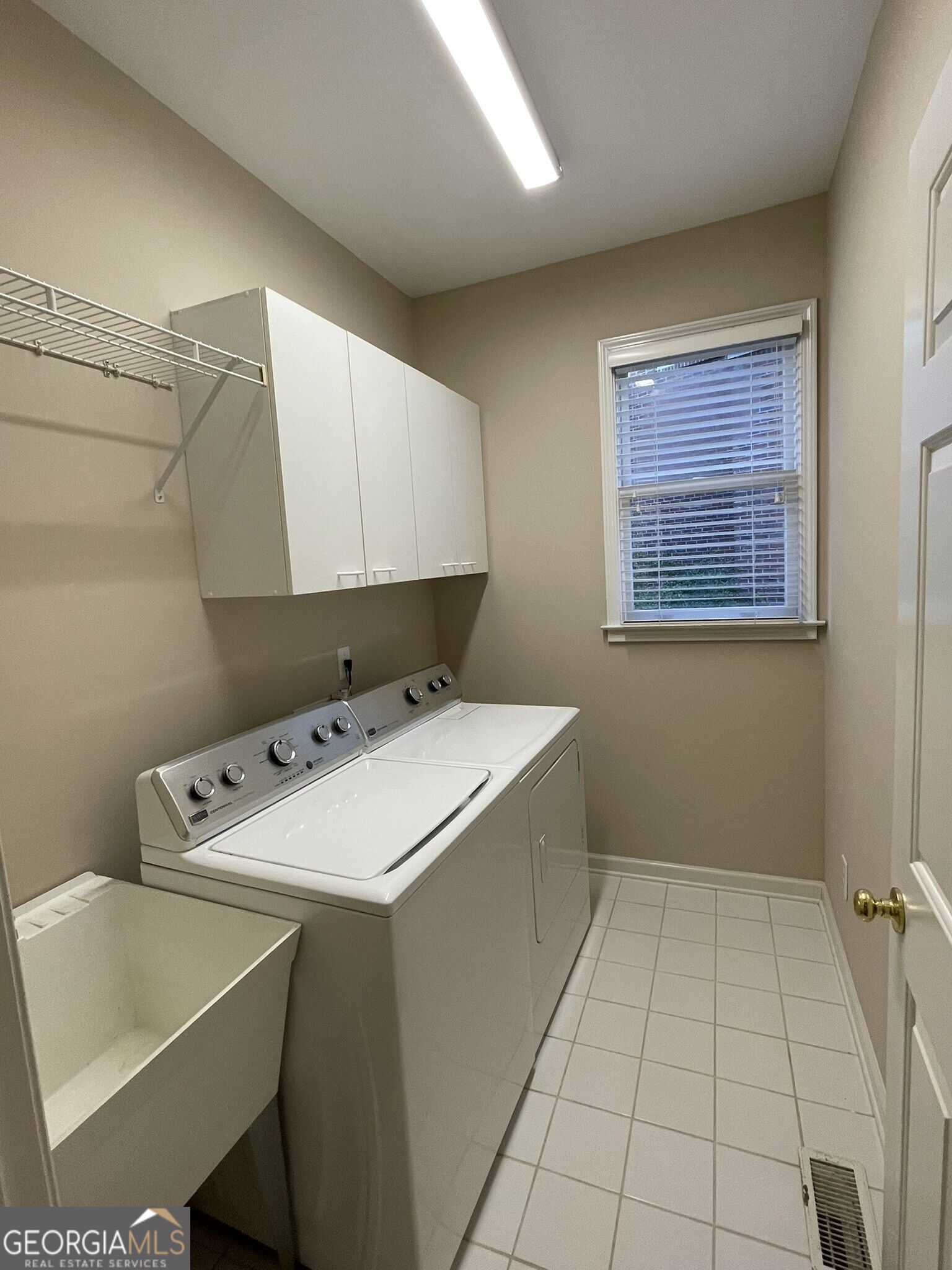 8550 Edwardton Drive Property Photo 8
