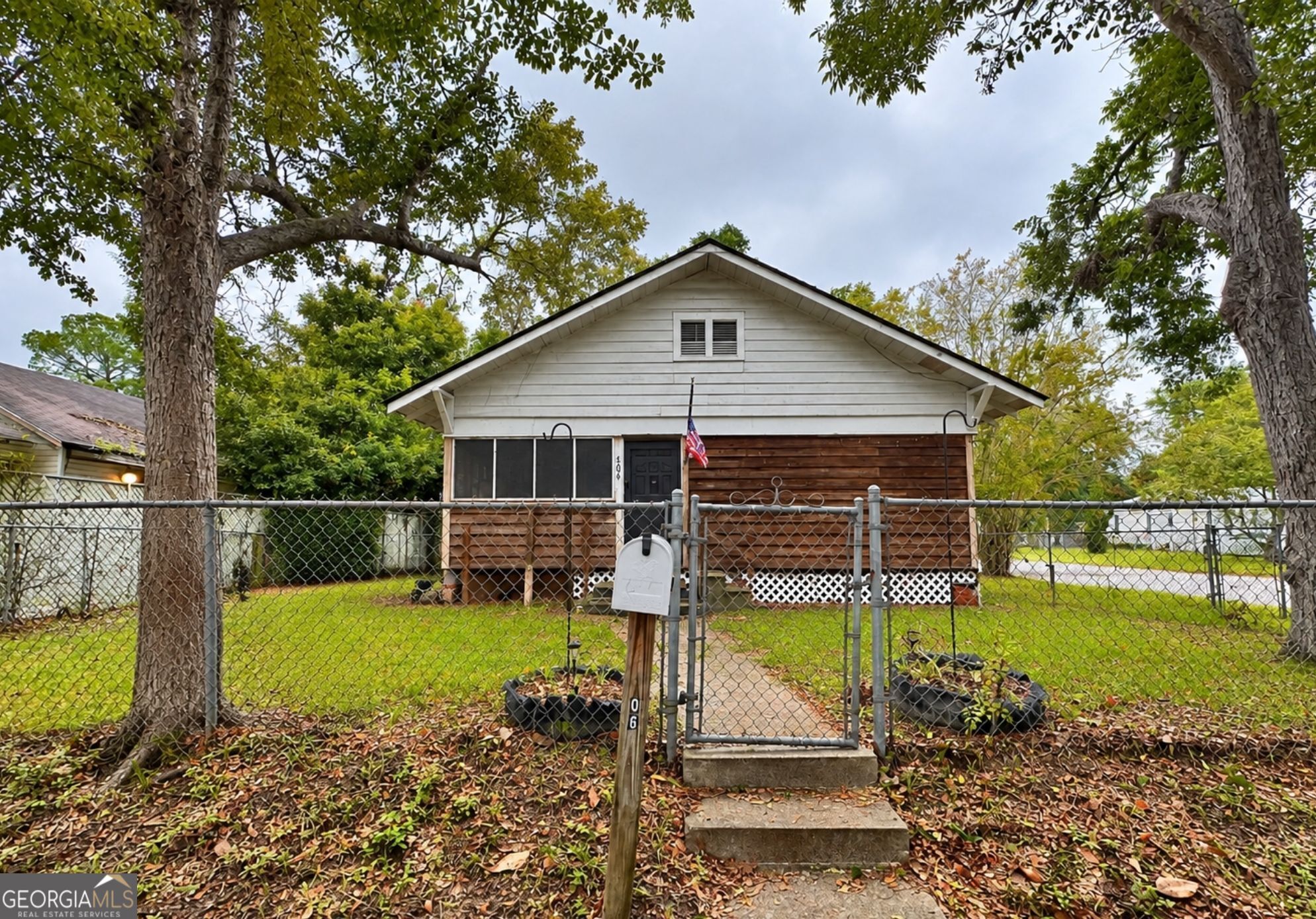 606 Senate Street Property Photo 1