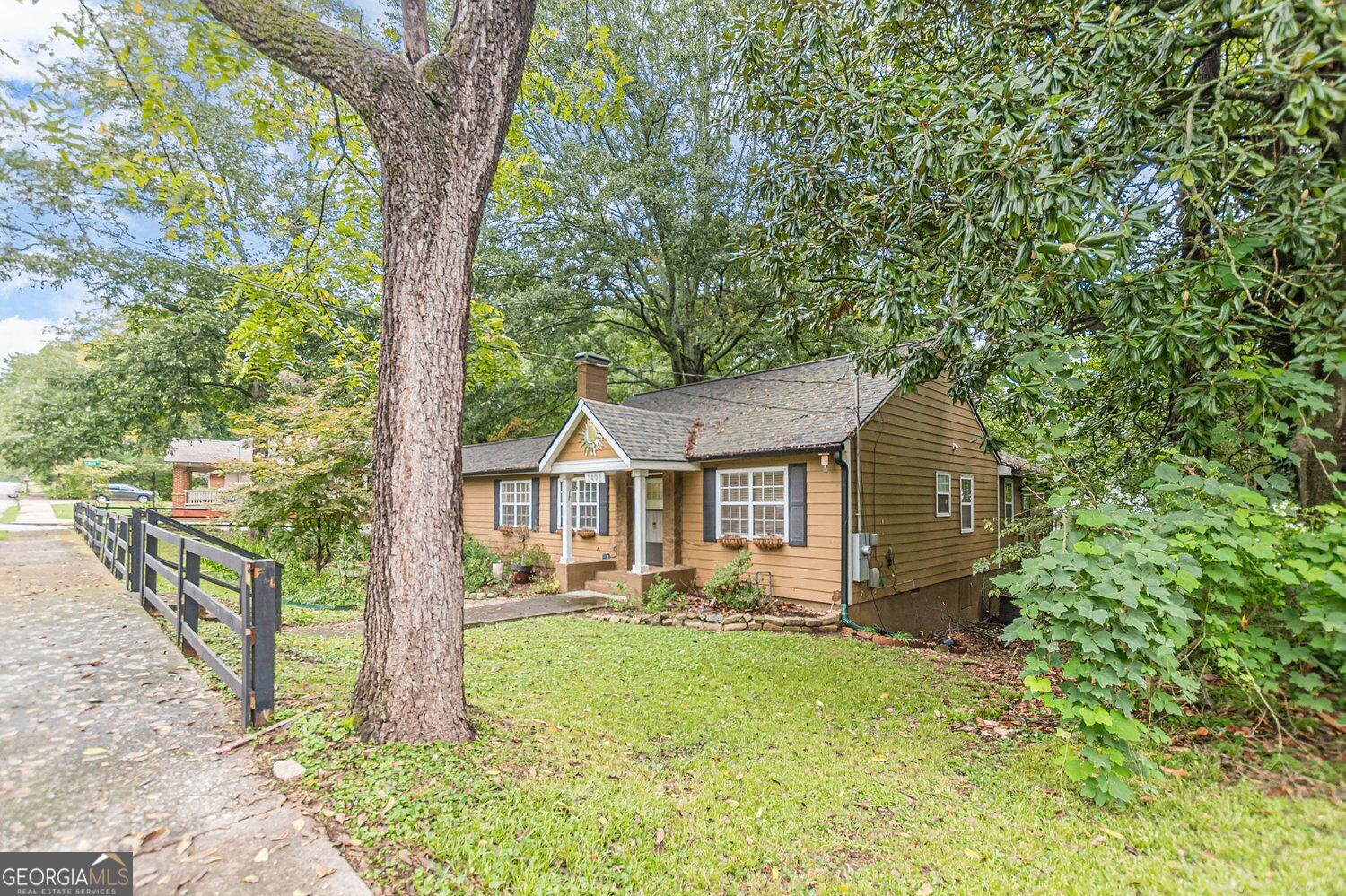 2492 Maple Street Property Photo 1
