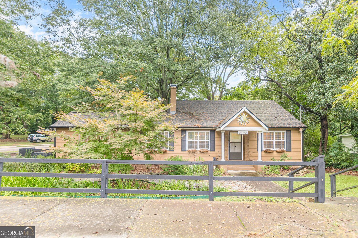 2492 Maple Street Property Photo 3