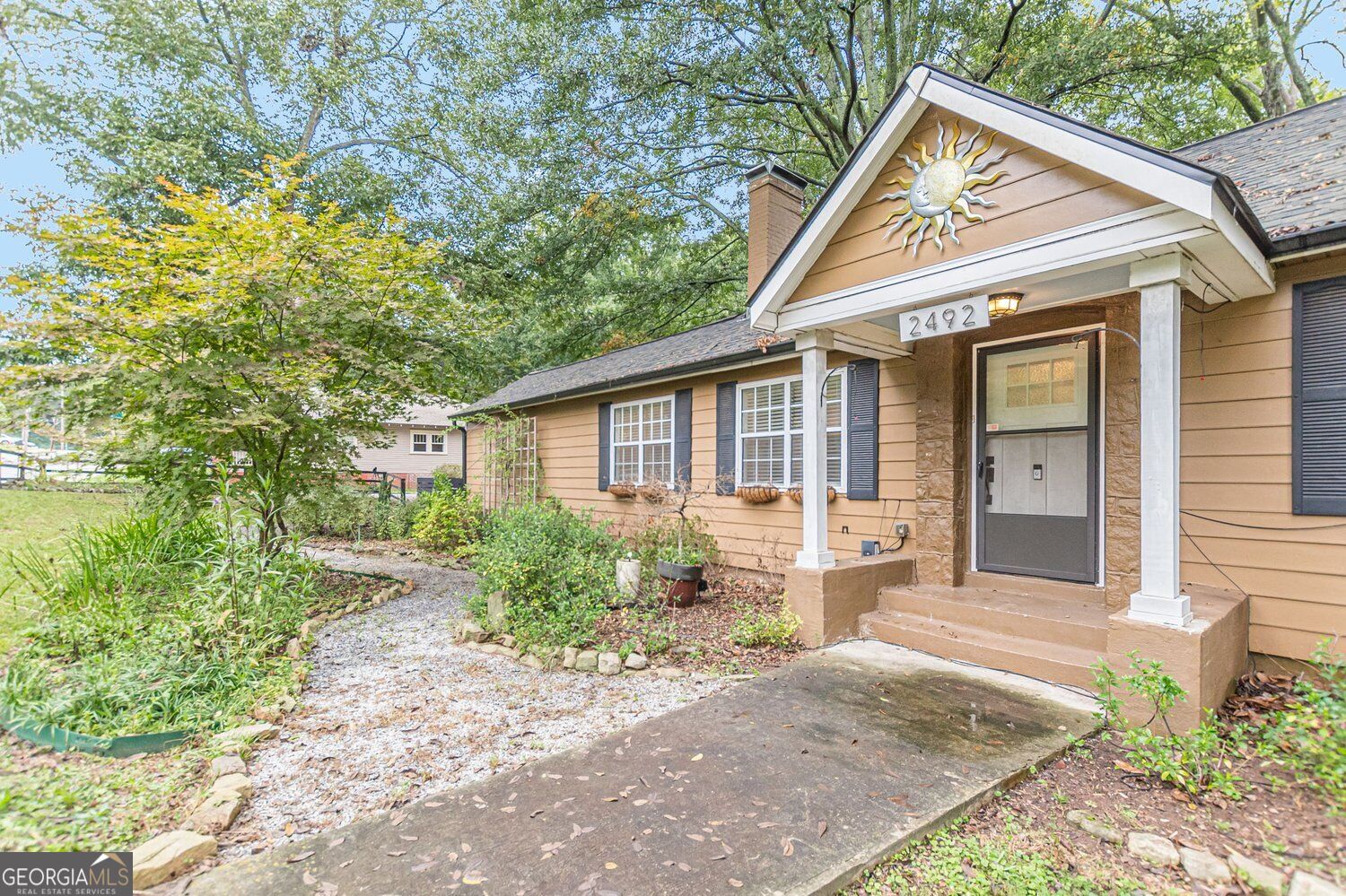 2492 Maple Street Property Photo 8