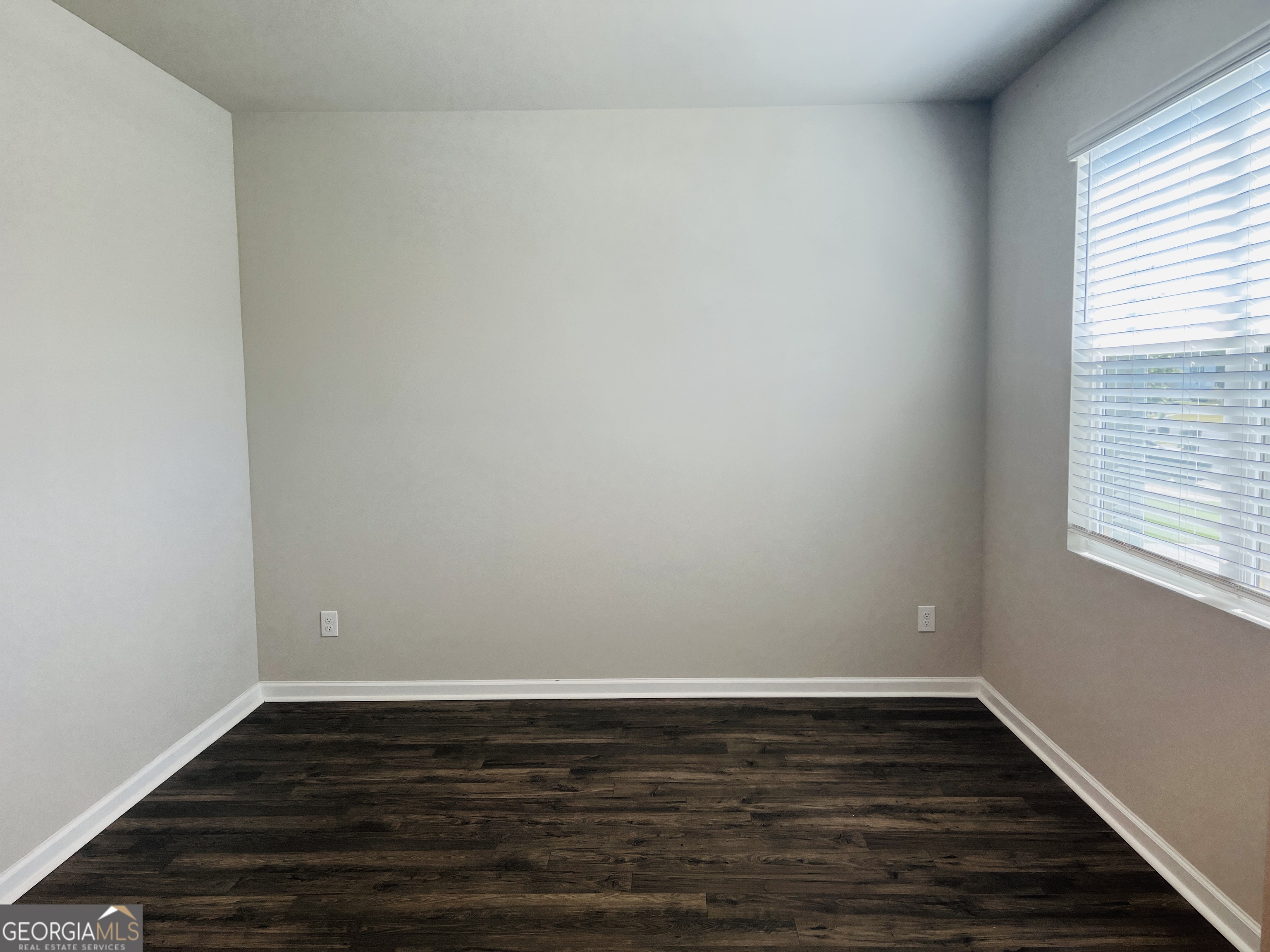 138 Silver Birch Pass Property Photo 3
