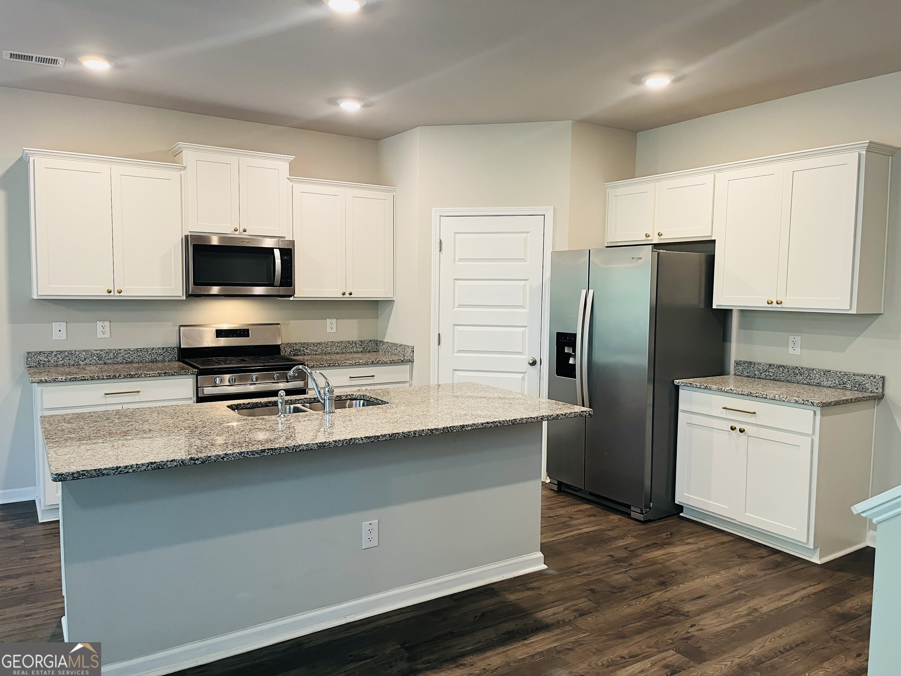 138 Silver Birch Pass Property Photo 8