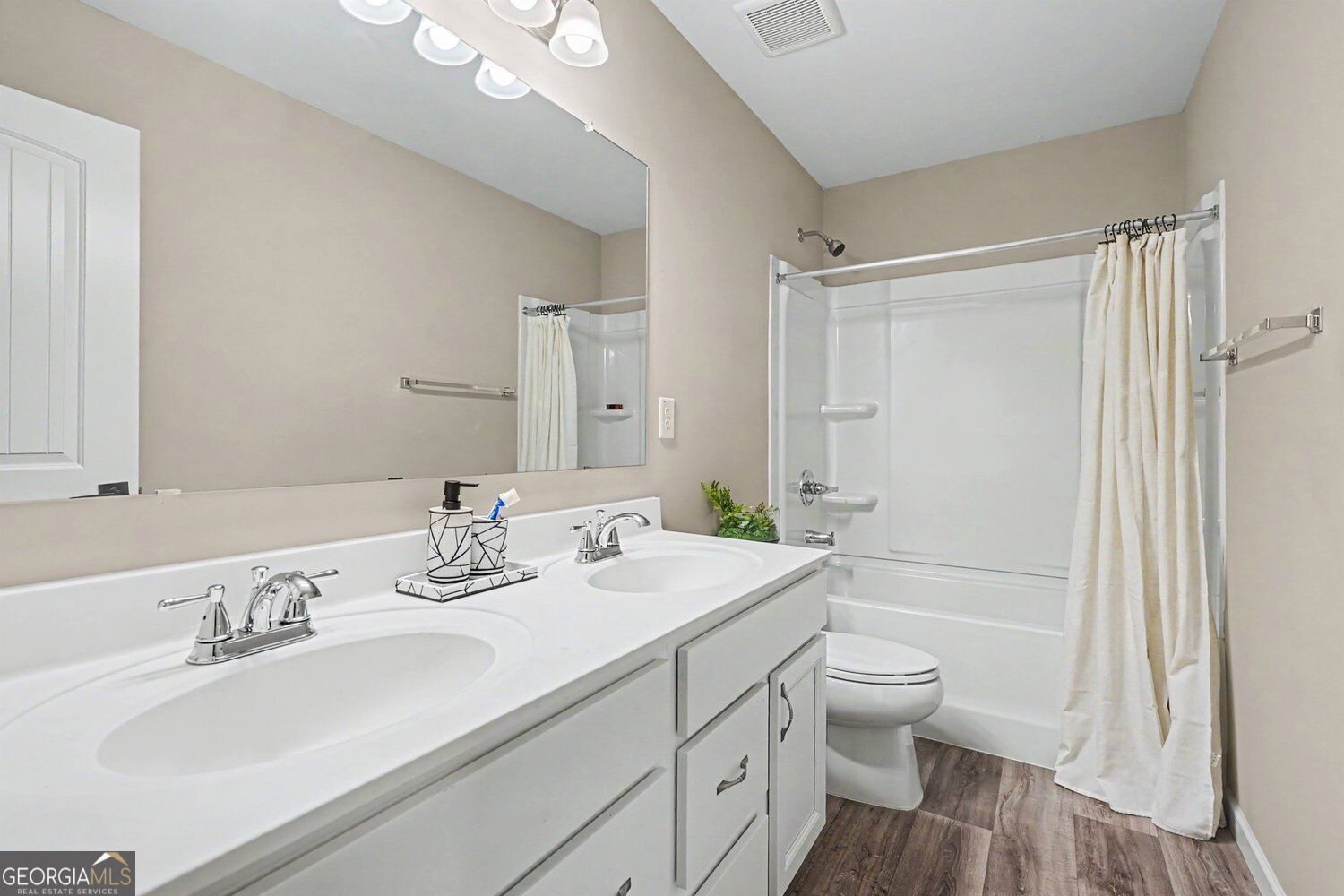 1642 Liberty Park Drive Property Photo 15