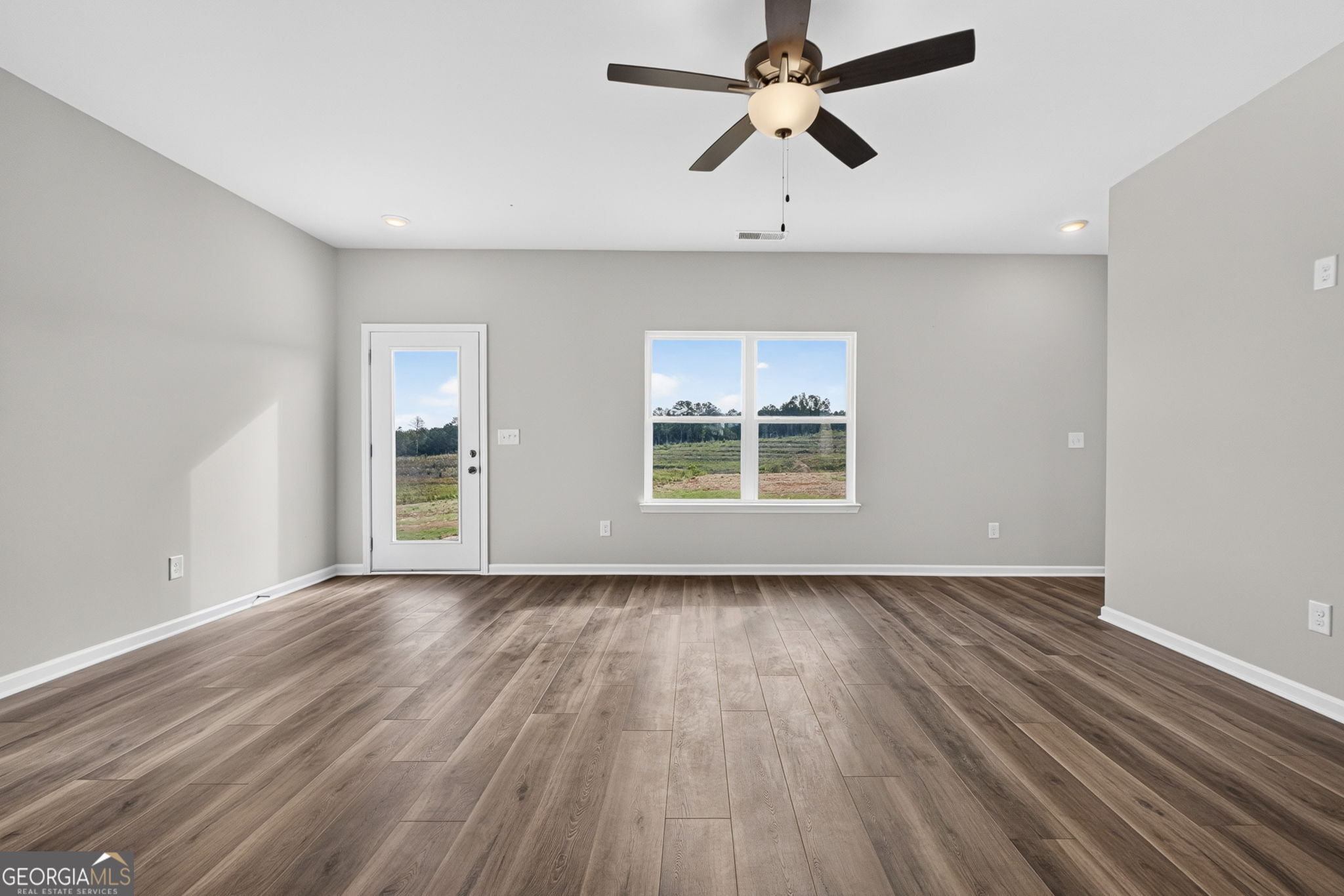 1076 Primrose Circle Property Photo 8