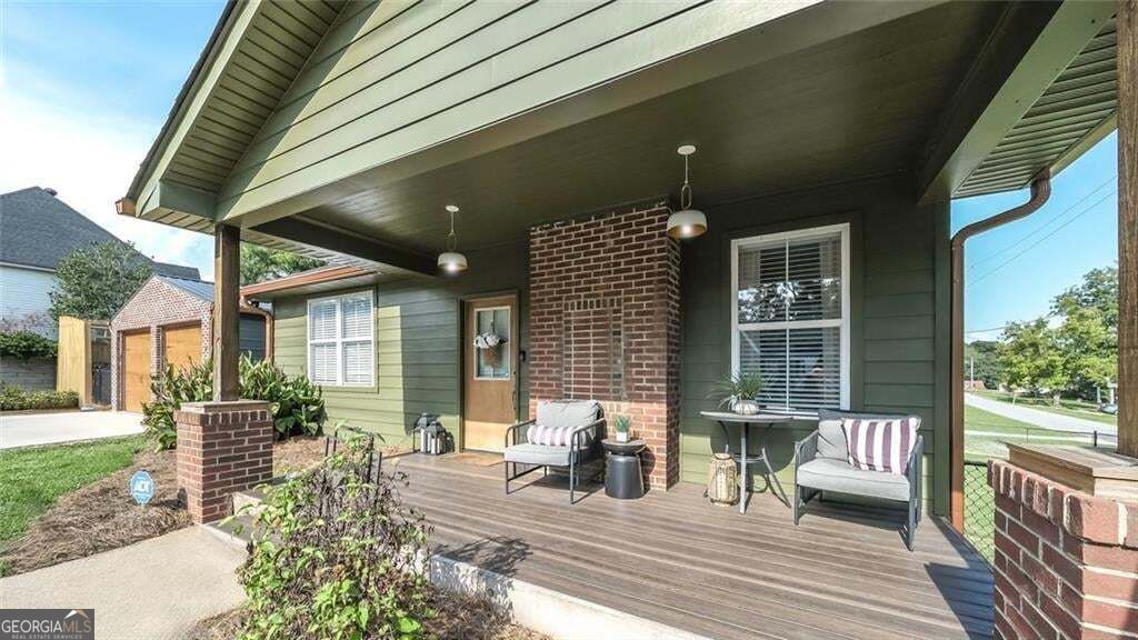 212 Georgia Avenue S Property Photo 3