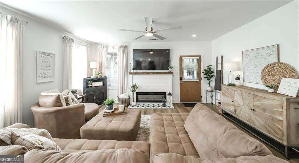 212 Georgia Avenue S Property Photo 4