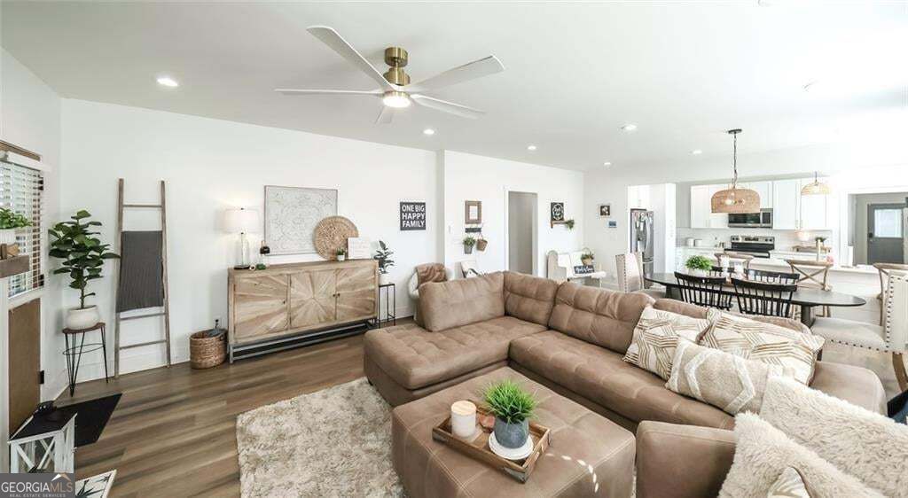 212 Georgia Avenue S Property Photo 8