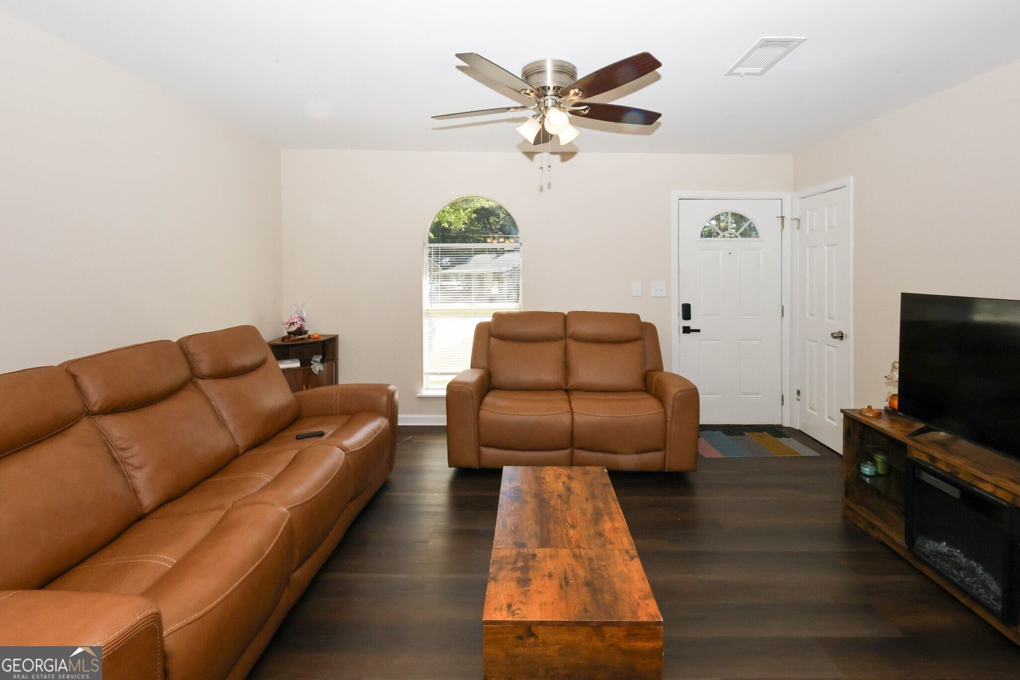 6011 Landover Circle Property Photo 4