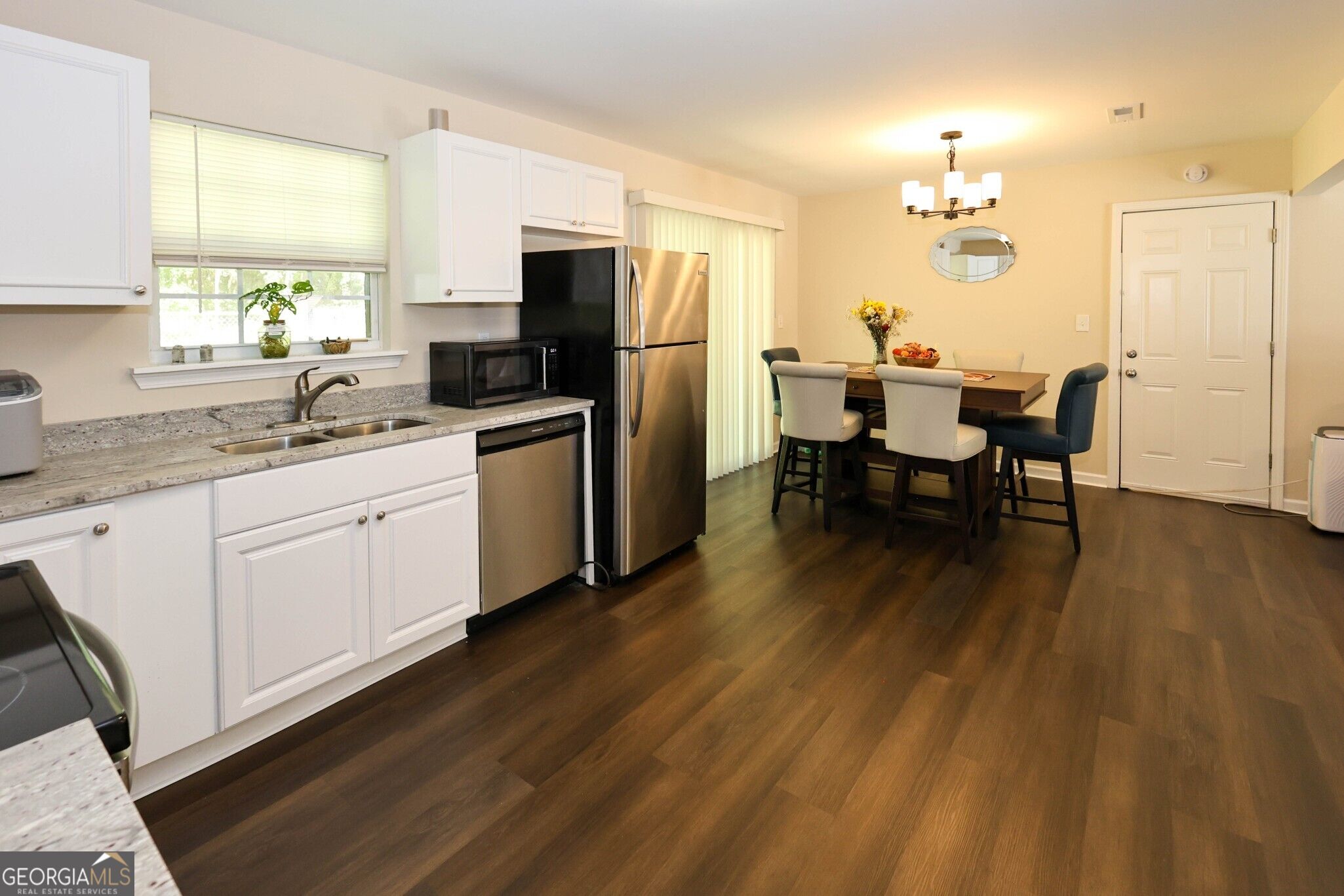 6011 Landover Circle Property Photo 10