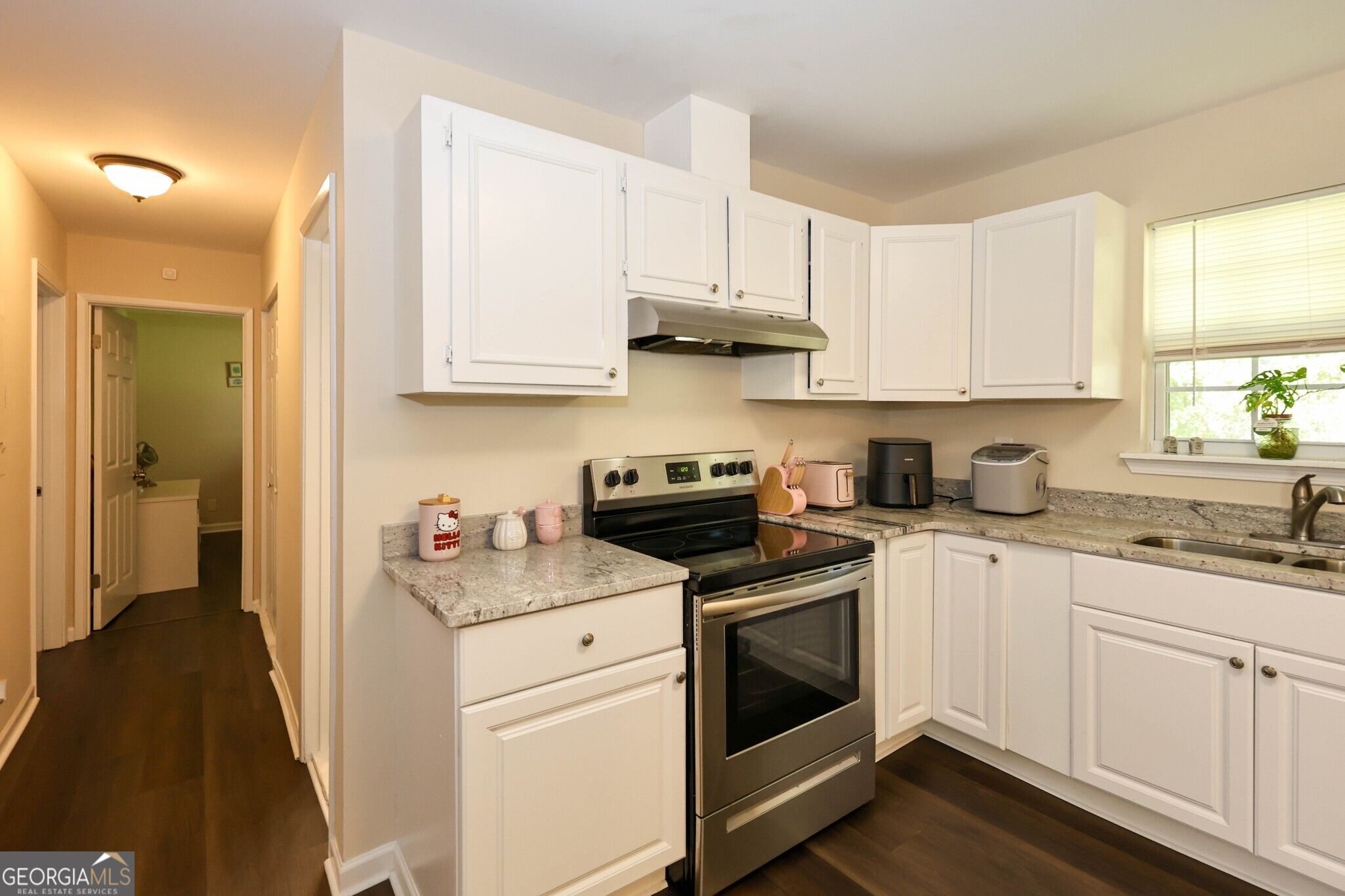 6011 Landover Circle Property Photo 12