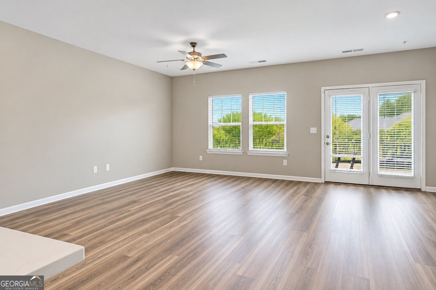 1402 Vayda Court Property Photo 4