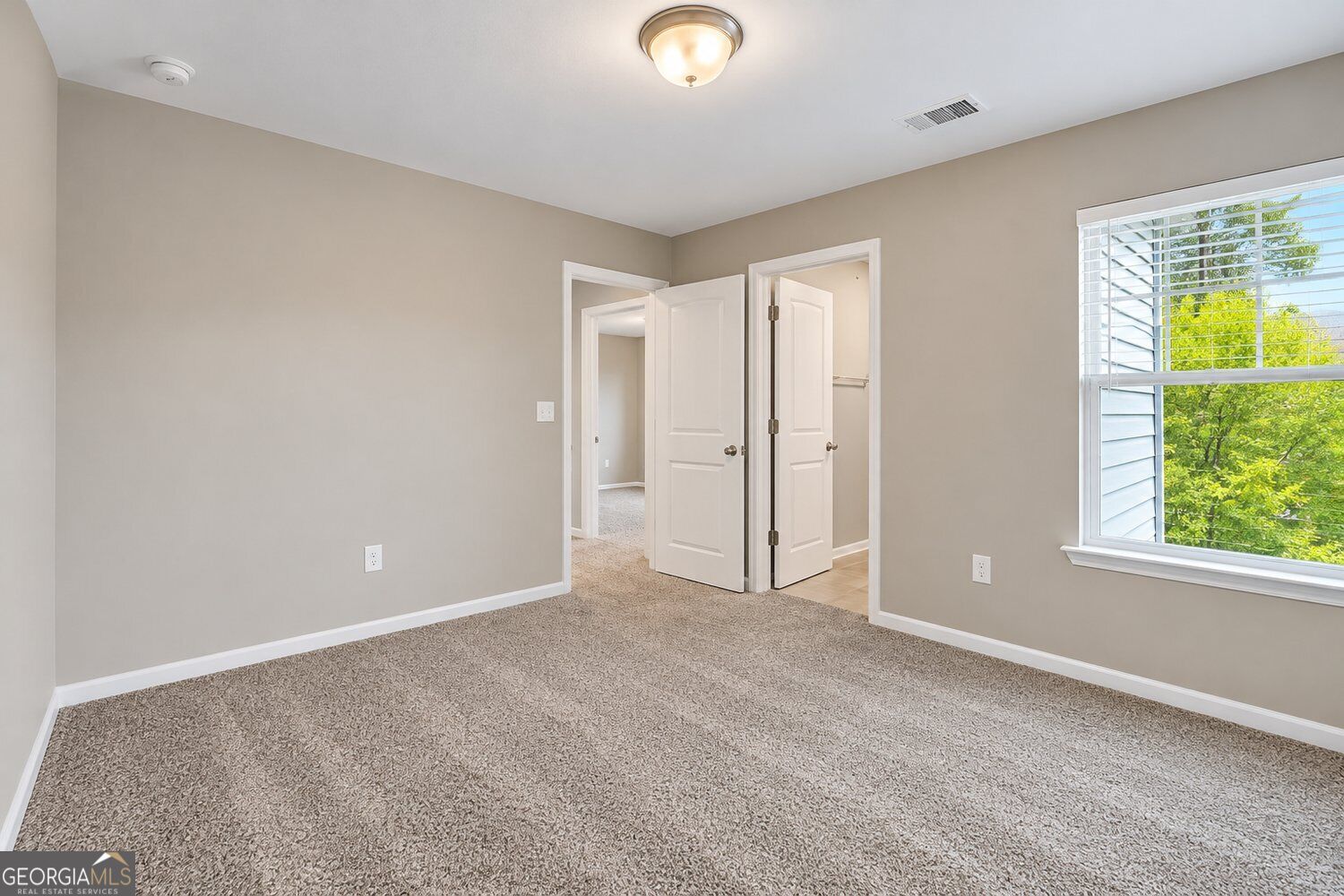 1402 Vayda Court Property Photo 8