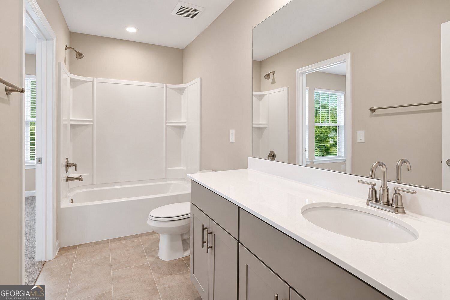 1402 Vayda Court Property Photo 9