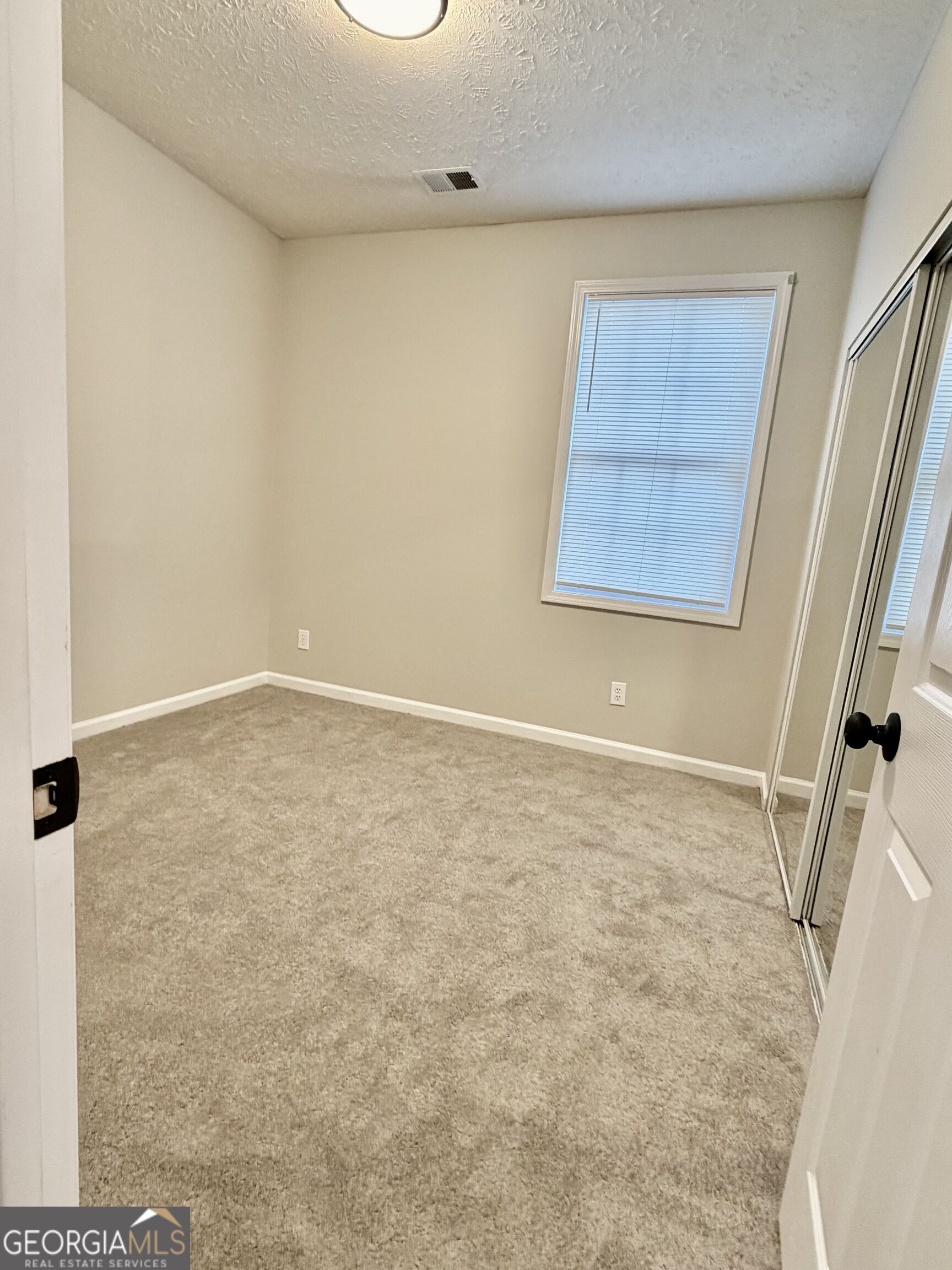 305 Windcroft Circle Nw Property Photo 5