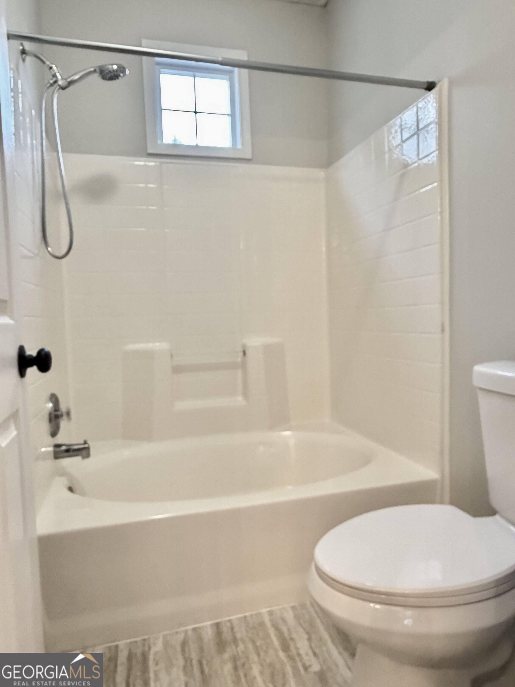 305 Windcroft Circle Nw Property Photo 9
