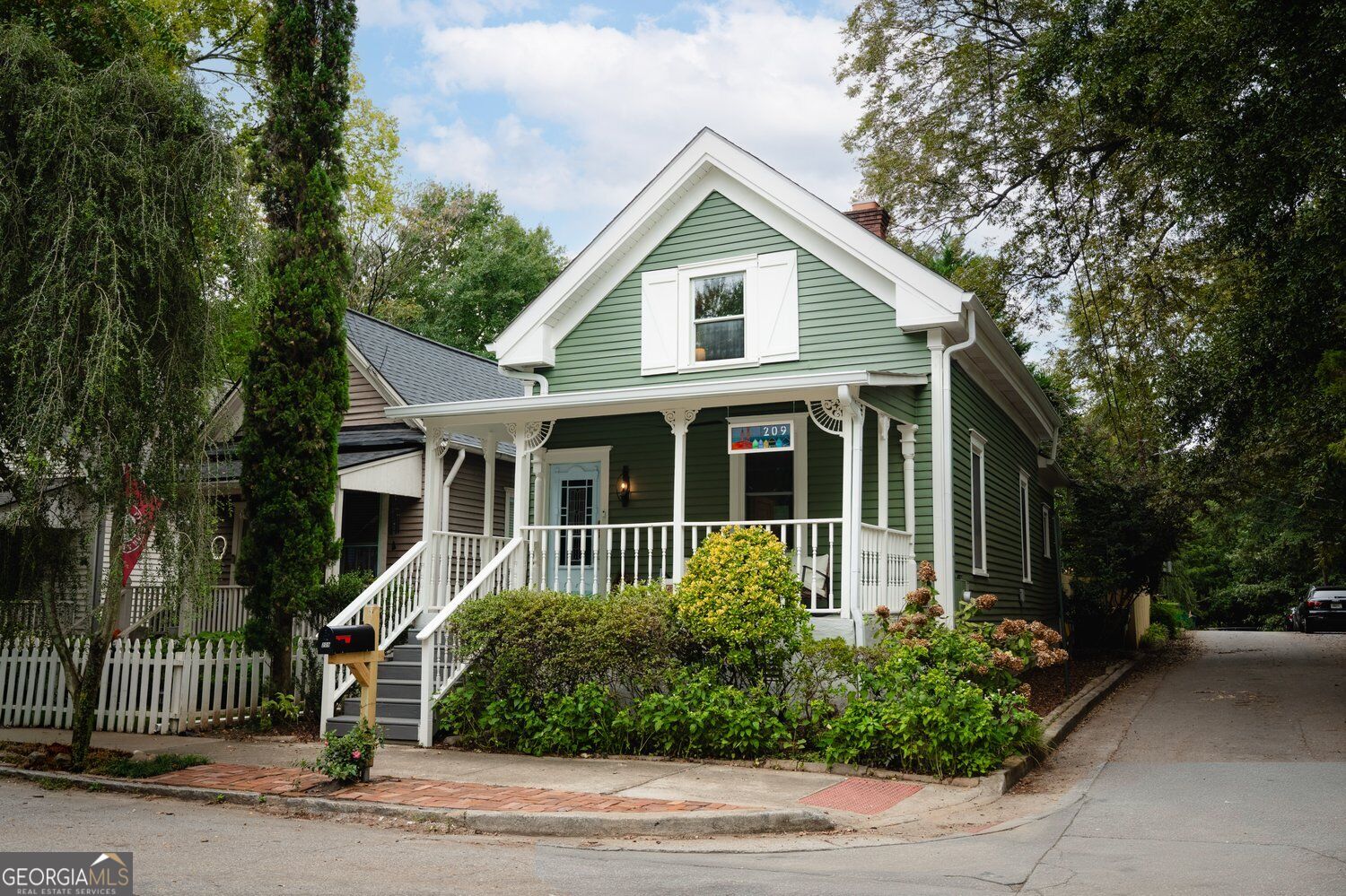 209 Estoria Street Se Property Photo 2
