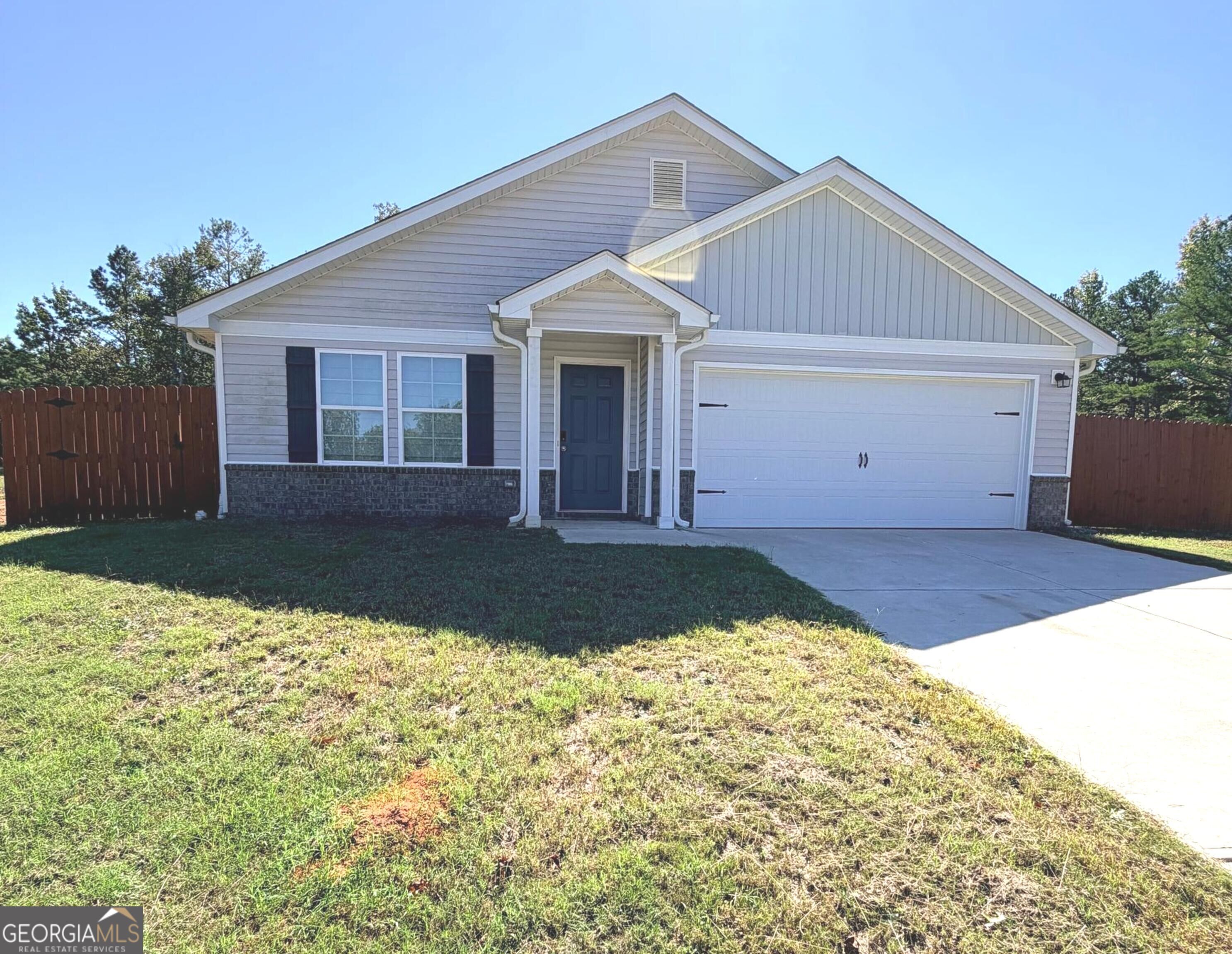 100 Red Oak Drive Property Photo 1
