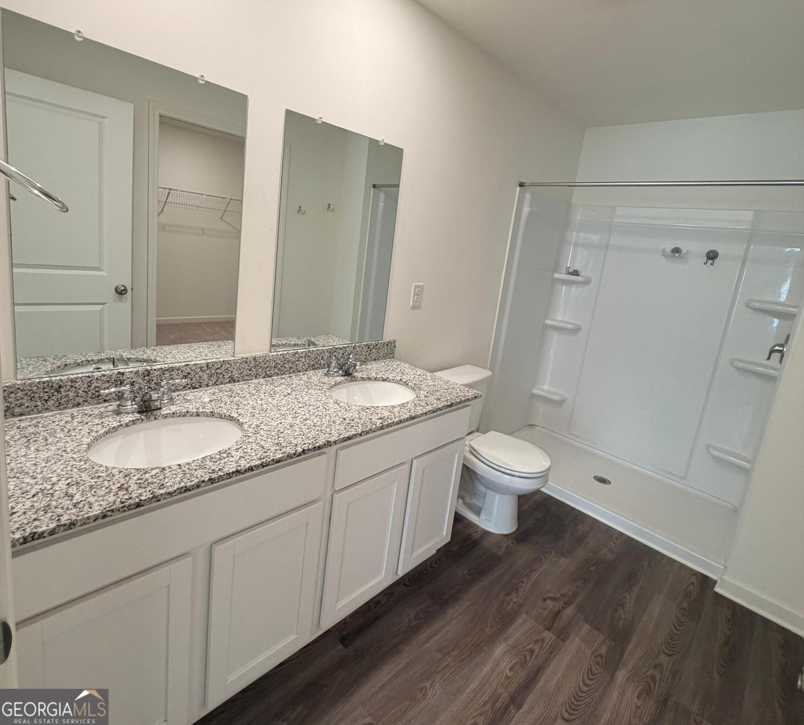 100 Red Oak Drive Property Photo 8